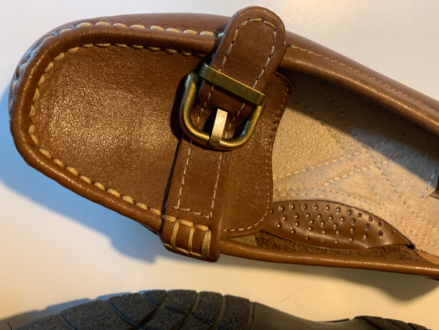 Classic Little Brown Buckle Topped Loafers circa 1980s sz 6