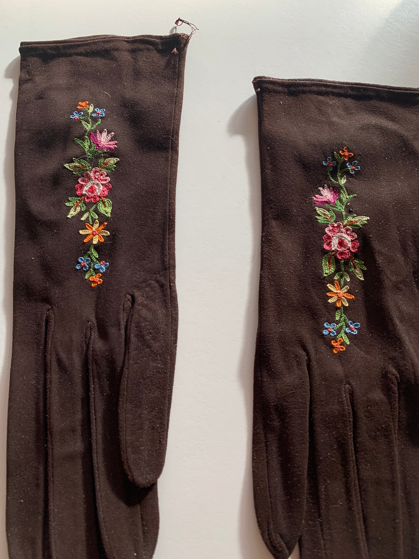 Cocoa Floral Embroidered Leather Gloves circa 1950s