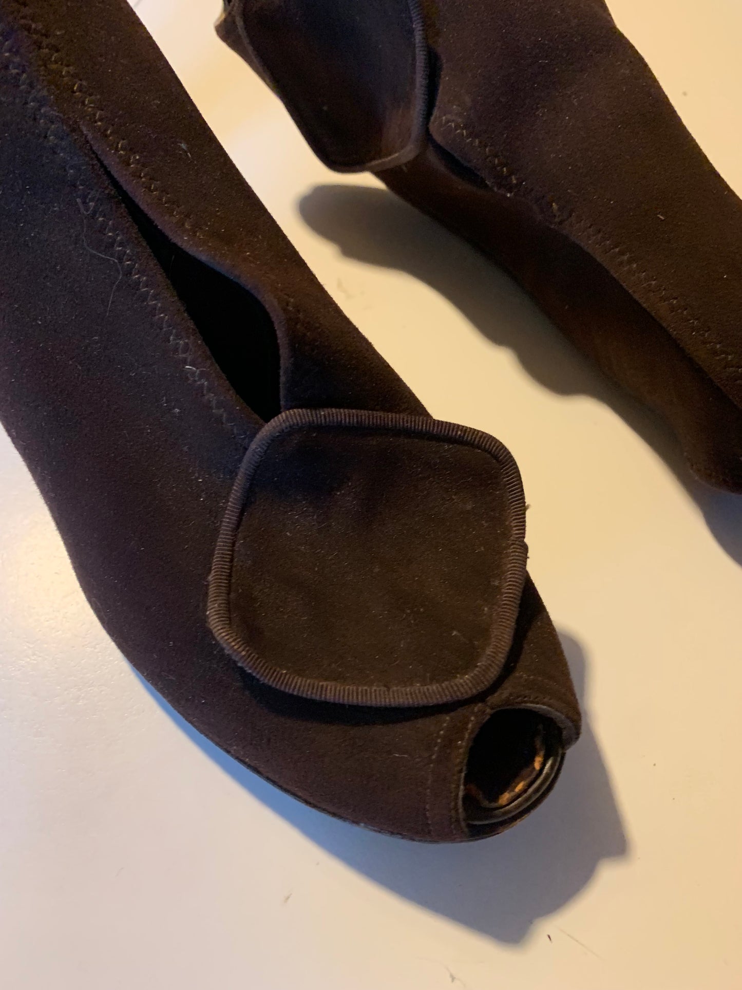Chunky Heel Slingback Brown Suede Peep Toe Shoes circa 1940s US 6.5