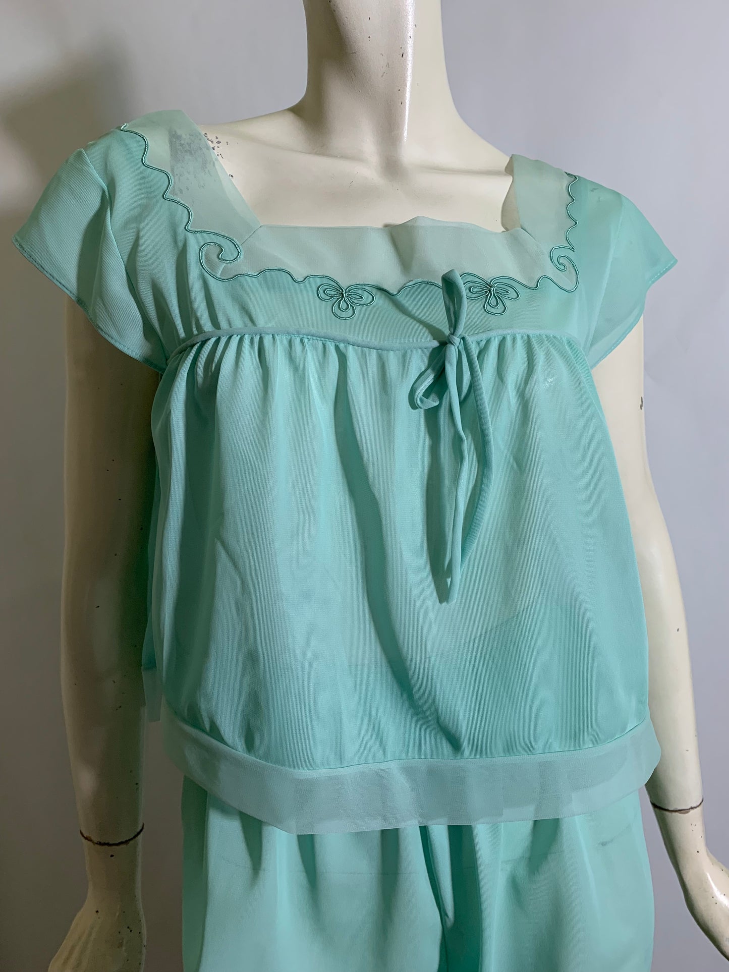 Minty Green Nylon 2 Pc Pajama Set Capri Pants Blouson Top circa 1960s