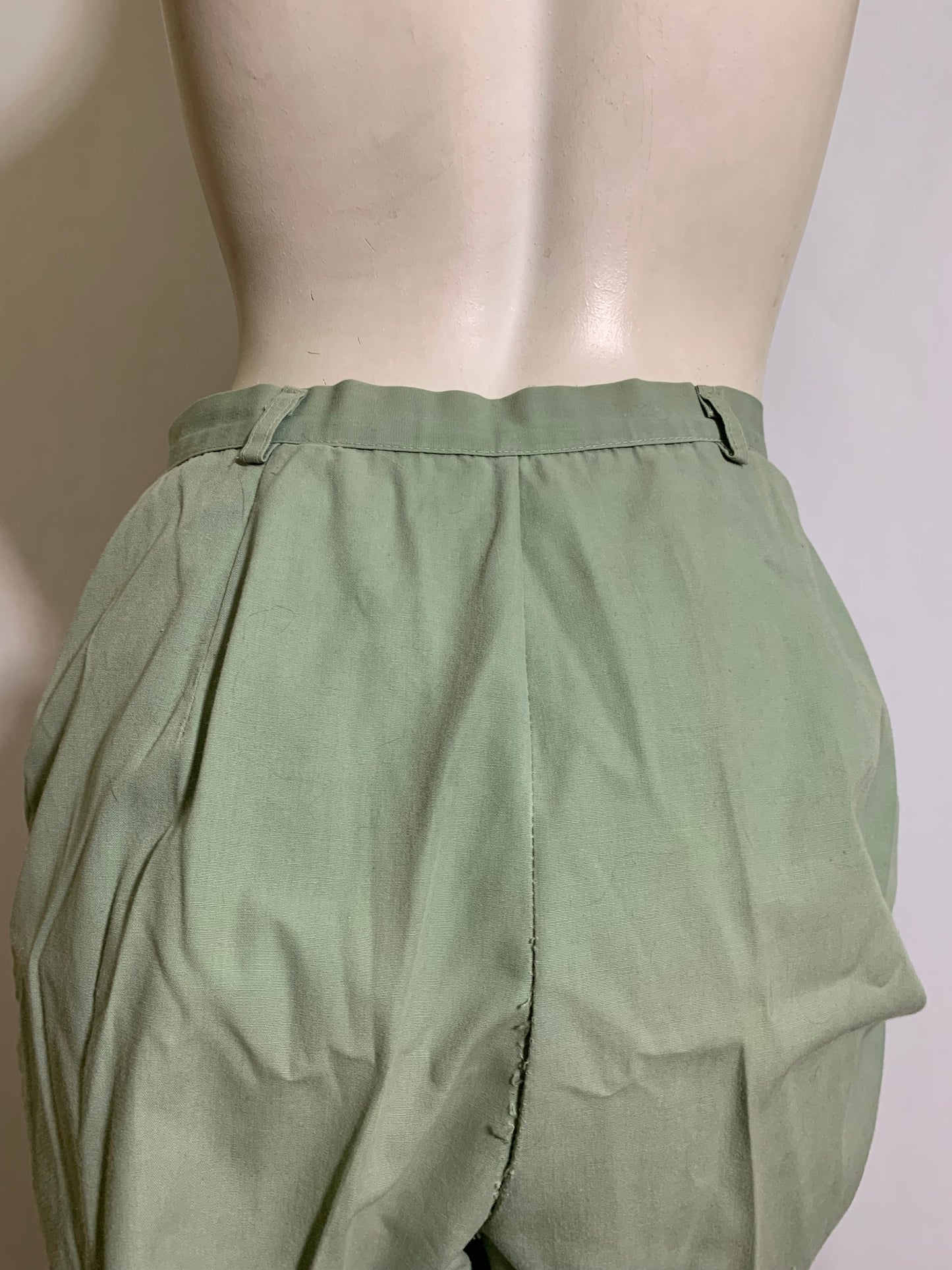 Sea Foam Green Cotton Capri Pants circa 1960s