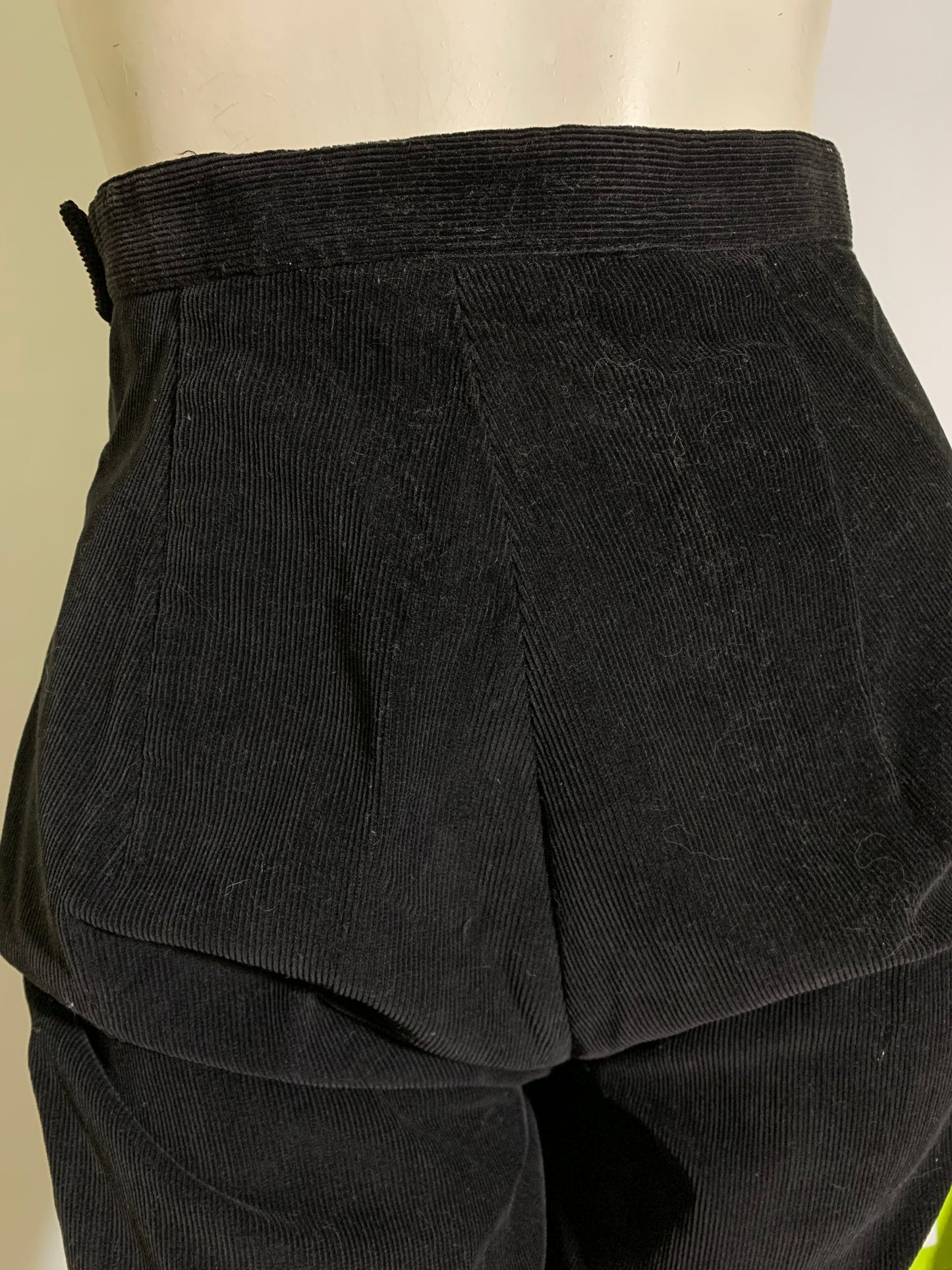 Lean Chic Black Corduroy Capri Pants circa 1960s