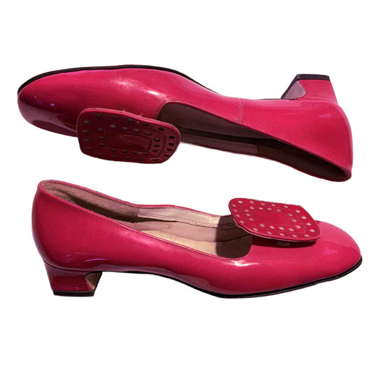 Electric Pink Patent Vinyl Squared Toe Low Heel Shoes circa 1970s 6.5
