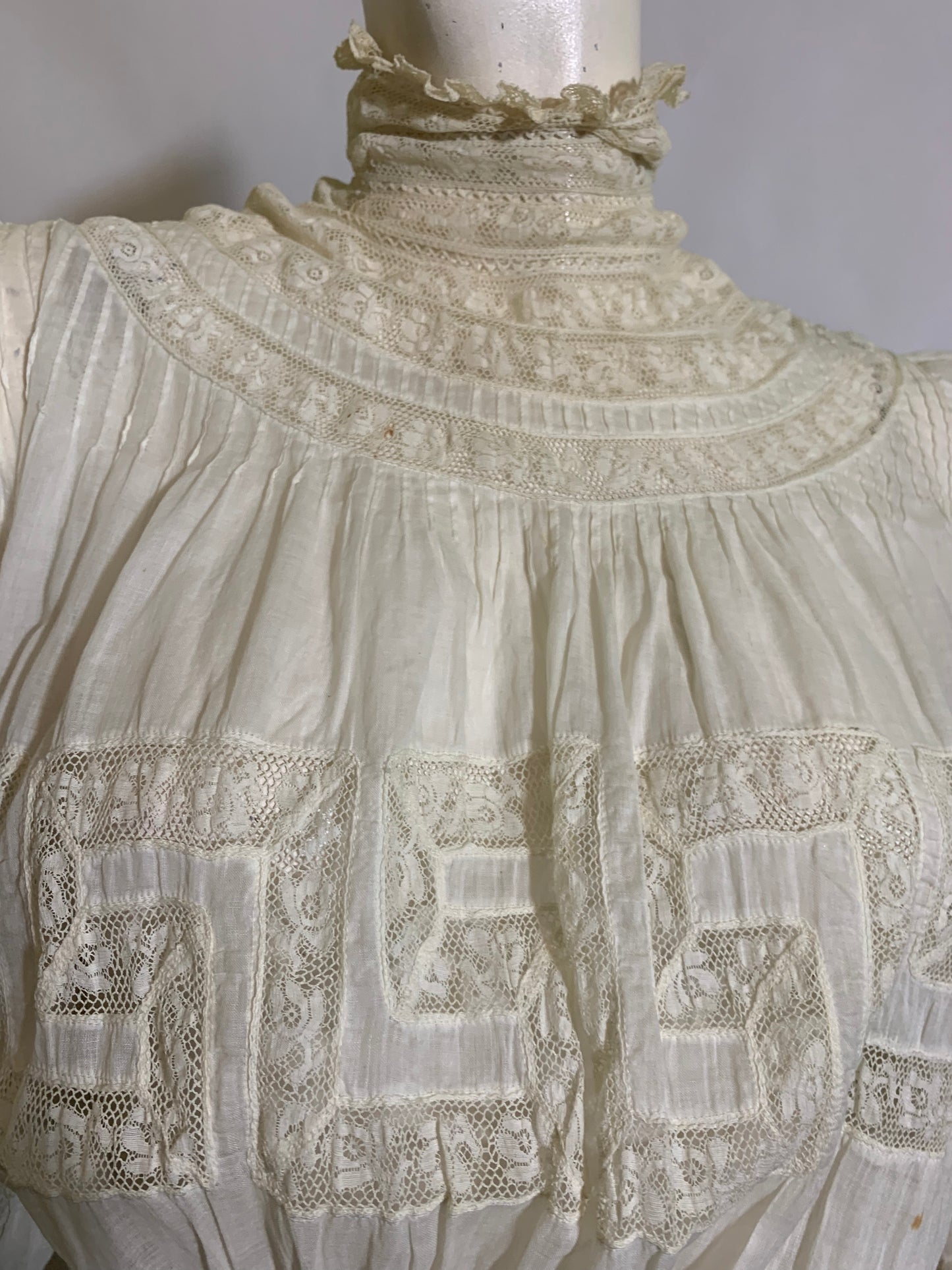 Sweet White Lawn Cotton Pin Tucked Lace Trimmed Garden Party Dress circa 1890s