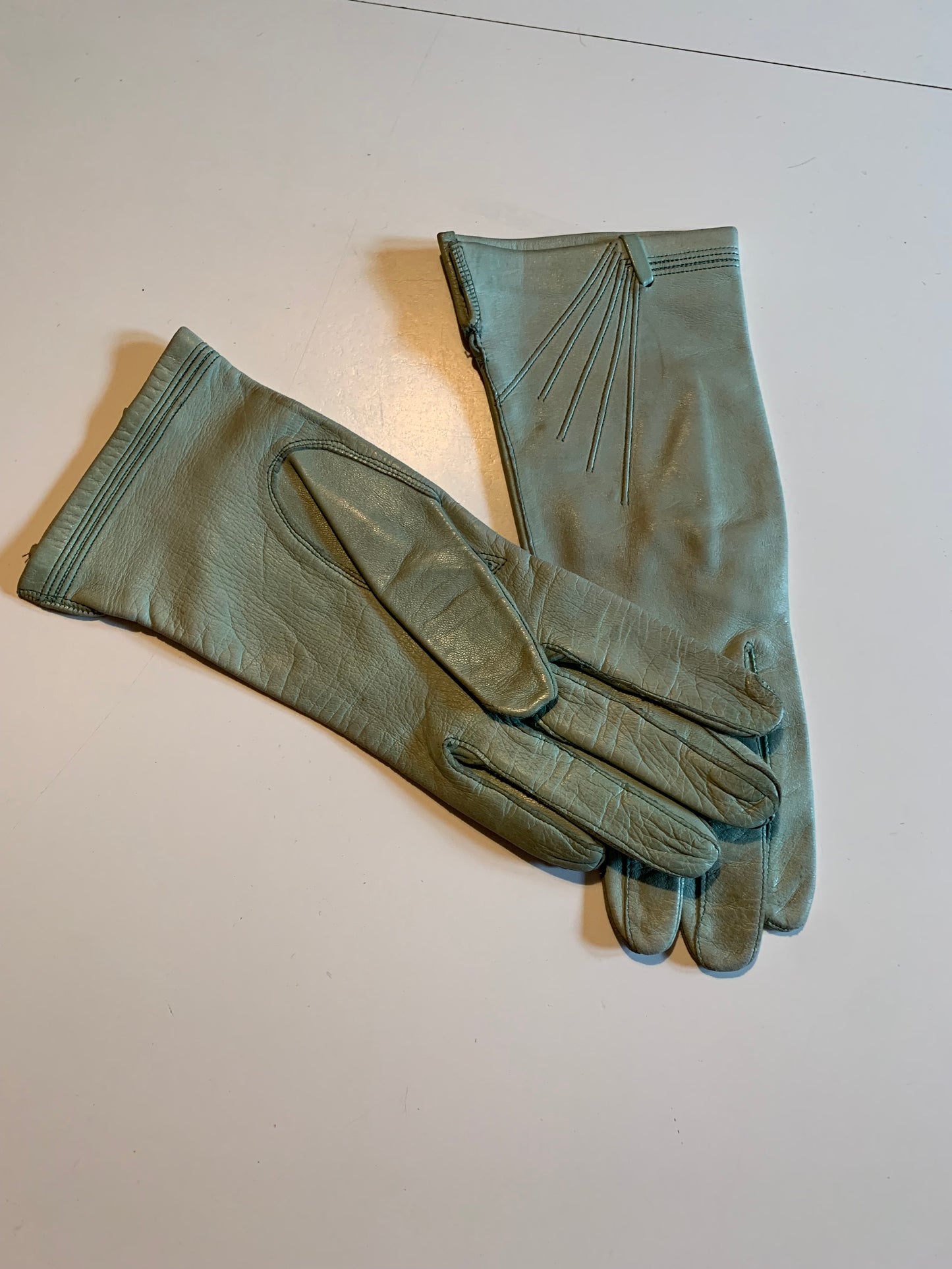 Powder Blue Art Deco Leather Gloves circa 1930s
