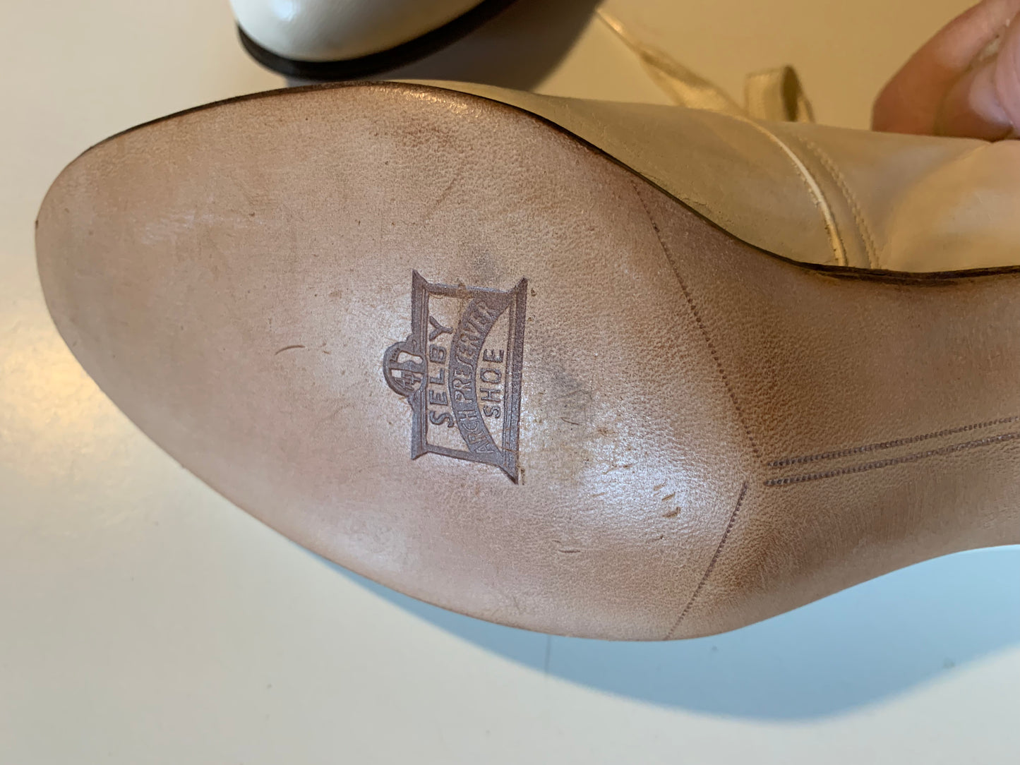 Daisy Petal White Perforated Vamp Low Heel Loafer Shoes circa 1930s 7.5