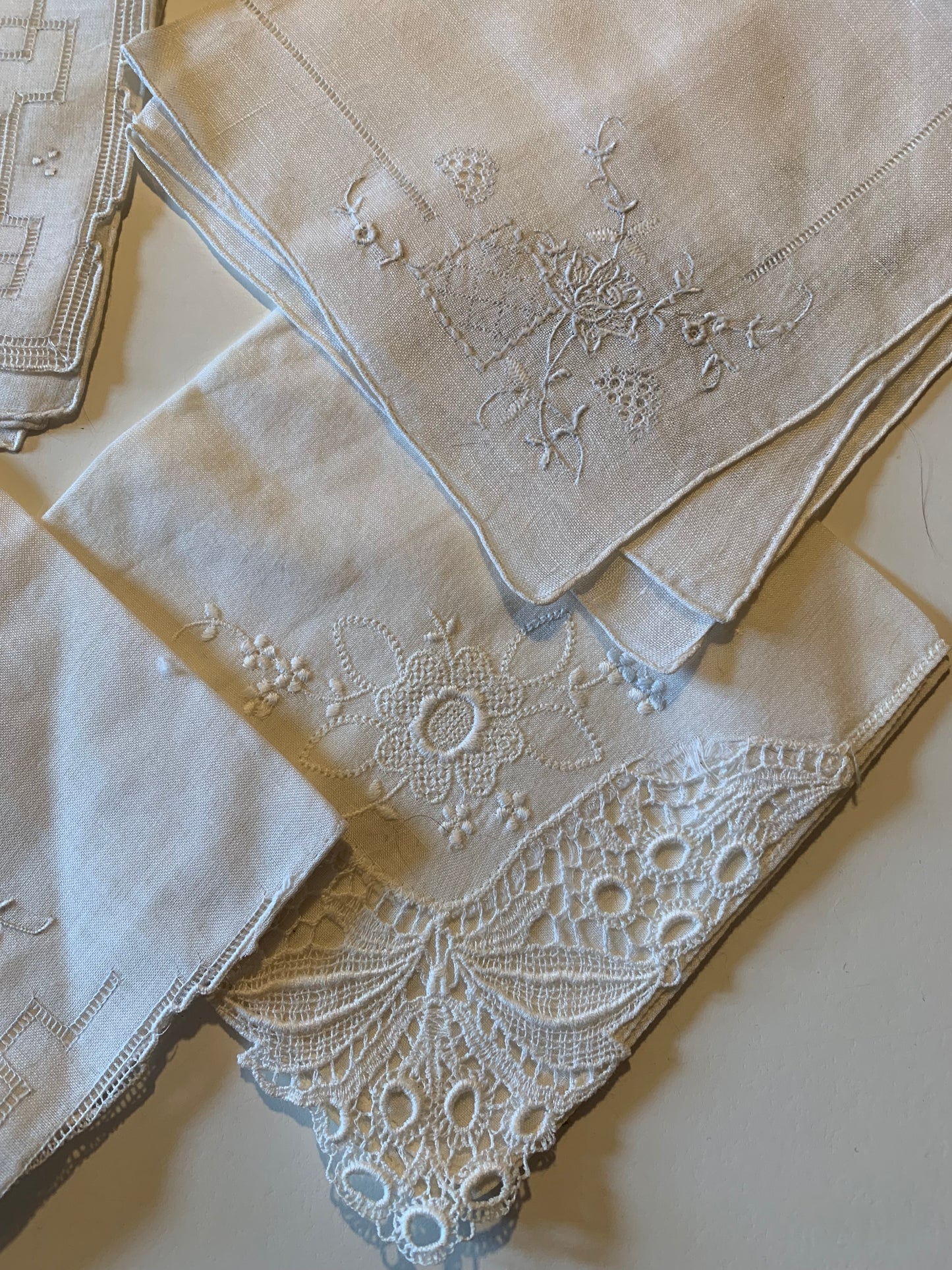 Lot 4 White Cotton Handkerchiefs with Embroidery circa 1960s