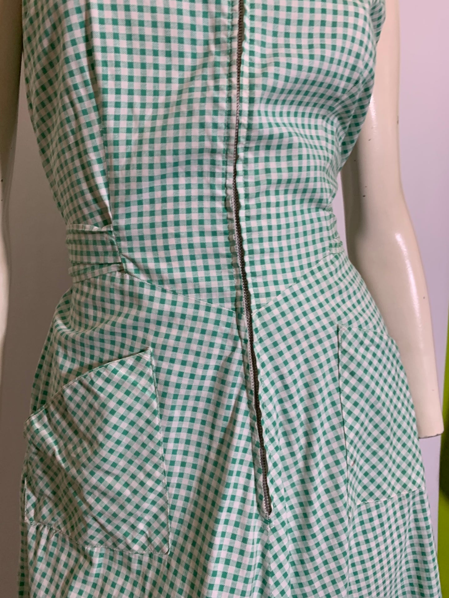Grassy Green Gingham Cotton Day Dress with Zip Front circa 1940s