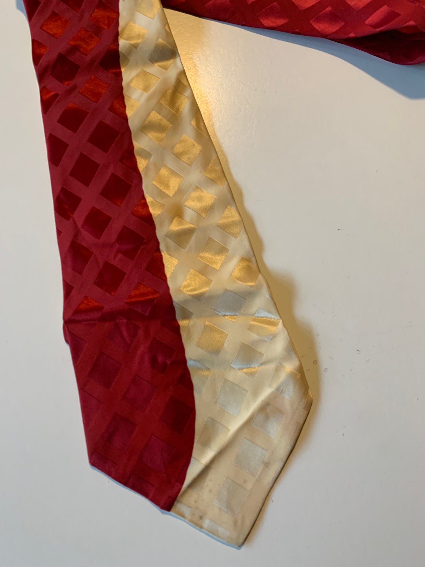 Two Tone Cranberry and Ivory Silk Men's Tie circa 1940s