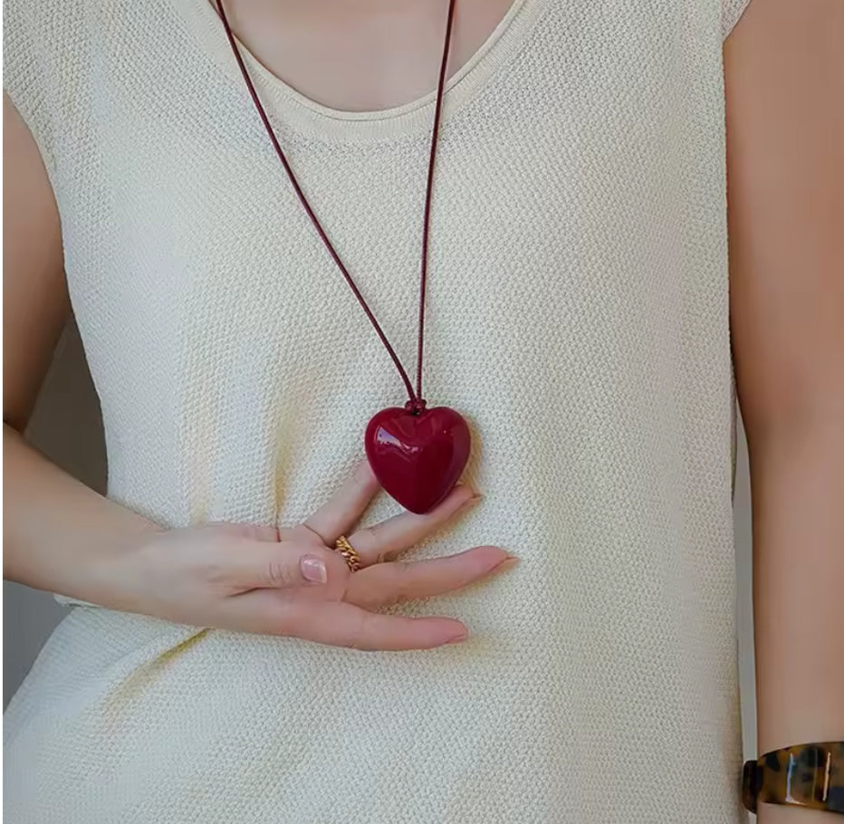 Nancy- the Acrylic Heart Pendant Necklace 3 Colors