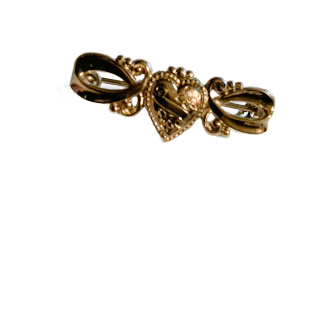 Gold Tone Etched Sweetheart Brooch circa 1950s