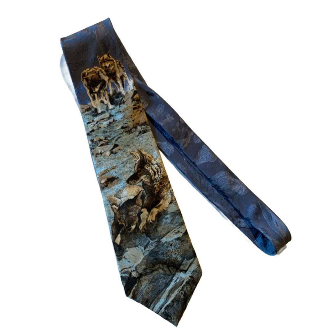 "Between Hunts" Endangered Species 4 Wolves Tie circa 1990s