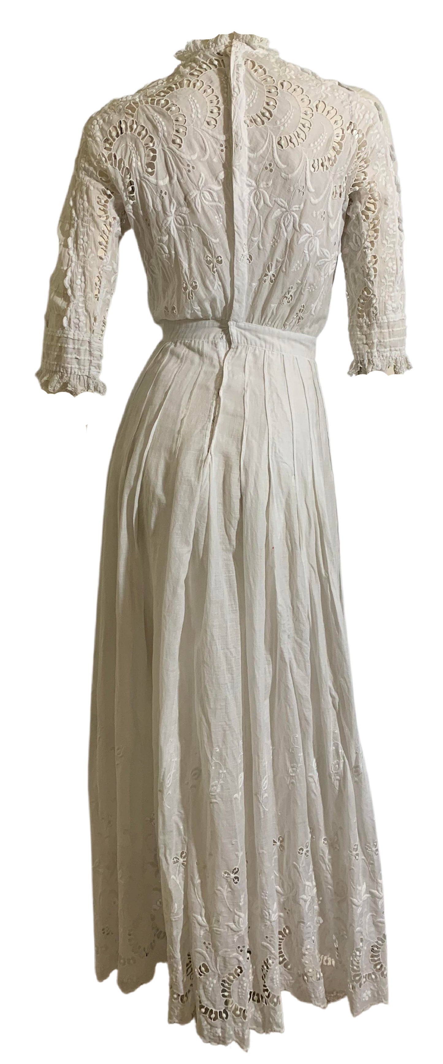 Tea Party Pretty Embroidered White Cotton Lace Dress circa 1910s