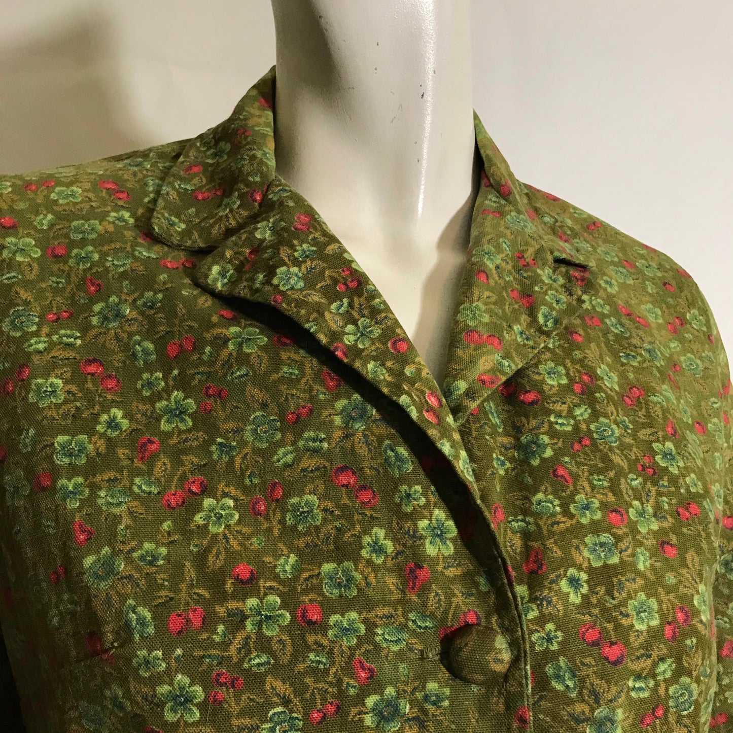 Cherry Print Green Hopsack Cotton Clamdigger Pants and Jacket Set circa 1960s