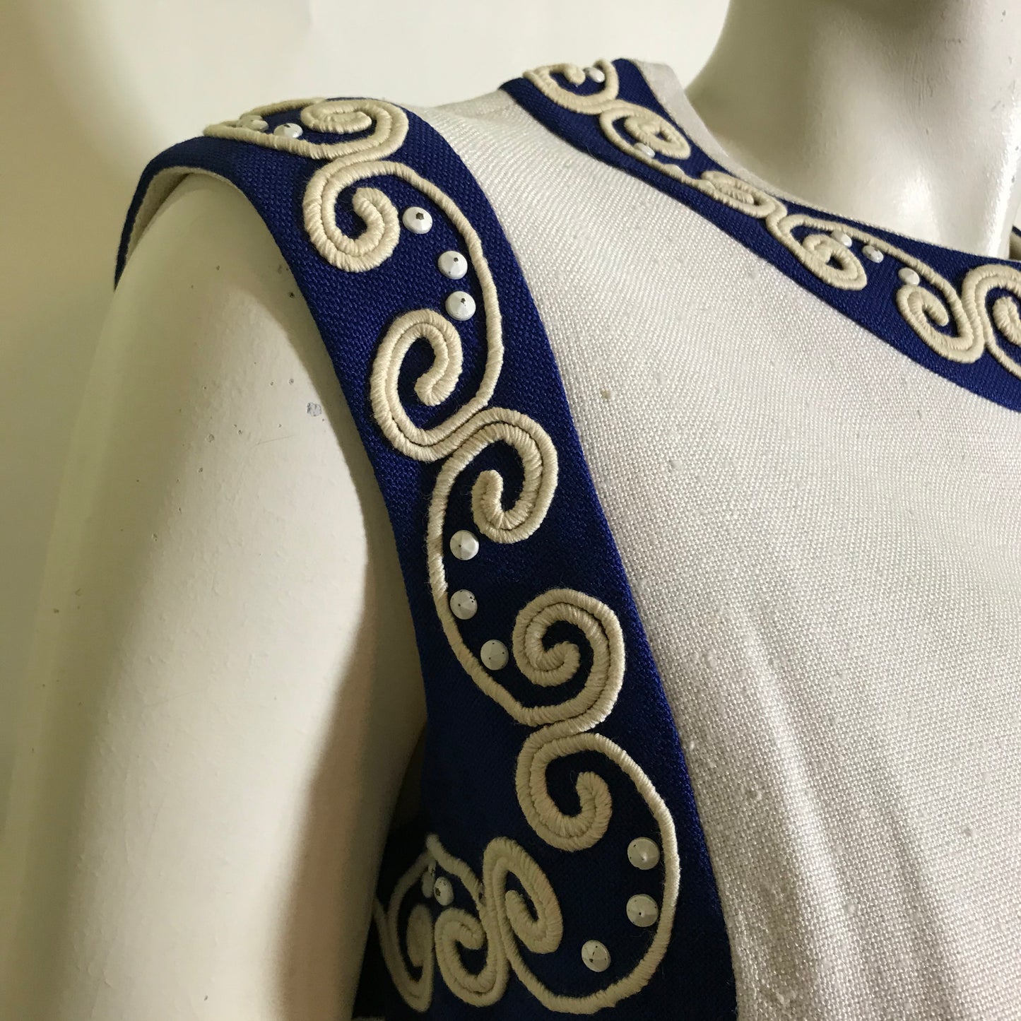 Sleeveless White Linen Weave Rayon Shift Dress with Blue and White Beaded Trim circa 1960s