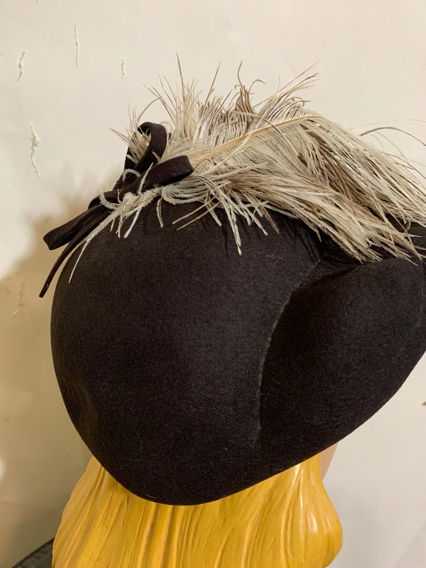 Chocolate Brown Sculpted Hat with Curled Feather Plume circa 1940s