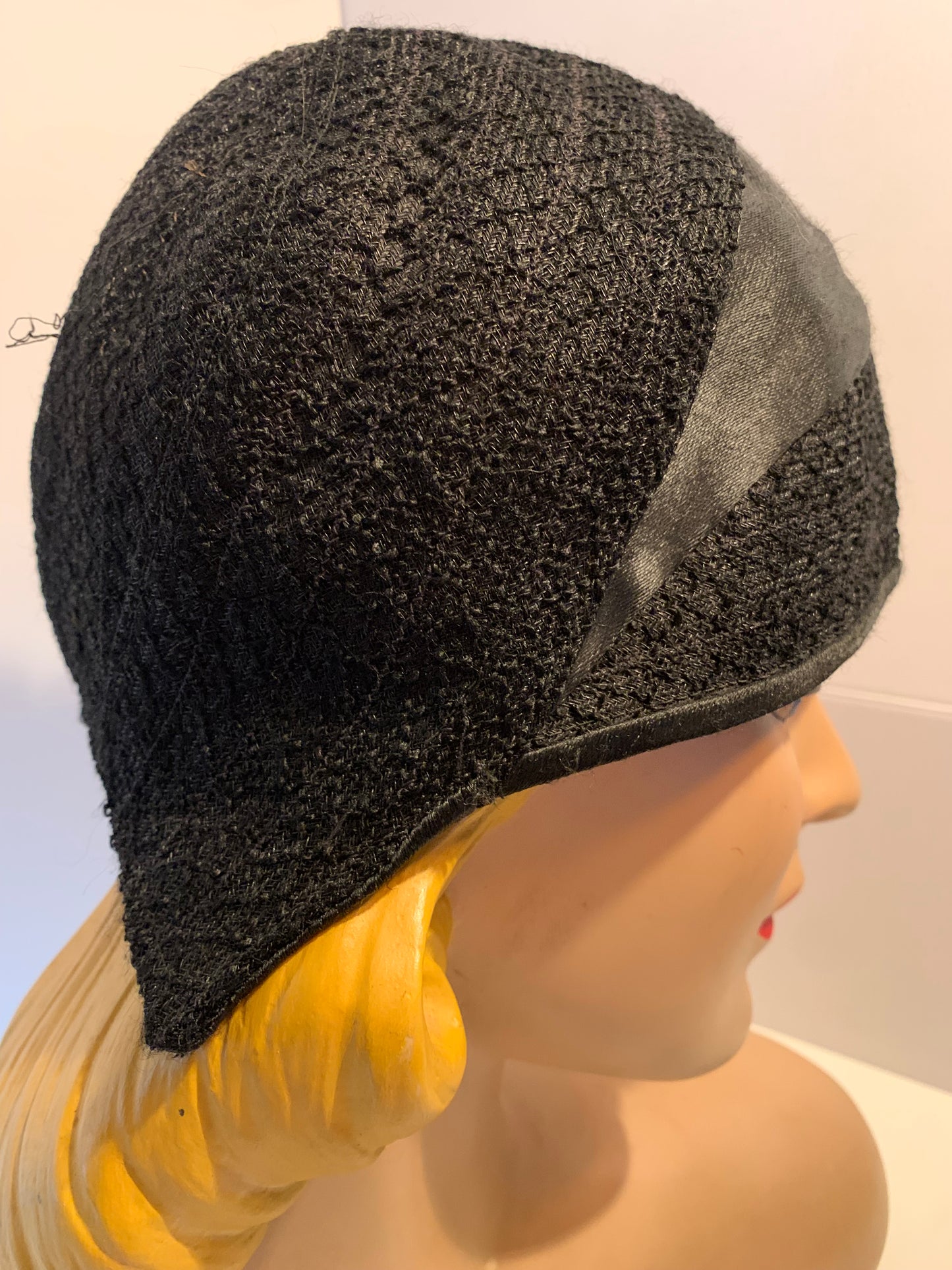 Black Art Deco Silk and Sisal Cloche Hat circa 1920s