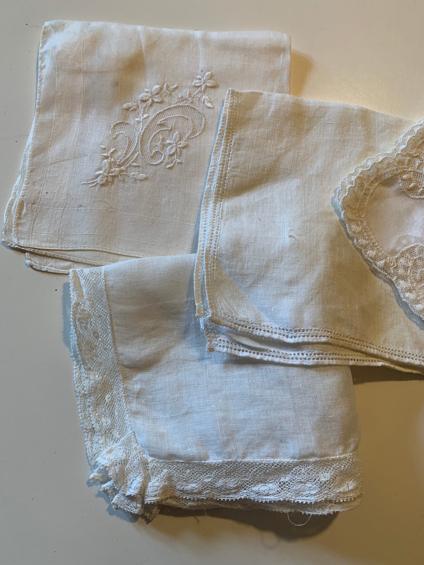Lot 4 White Cotton Handkerchiefs with Lace or Tatting circa 1950s