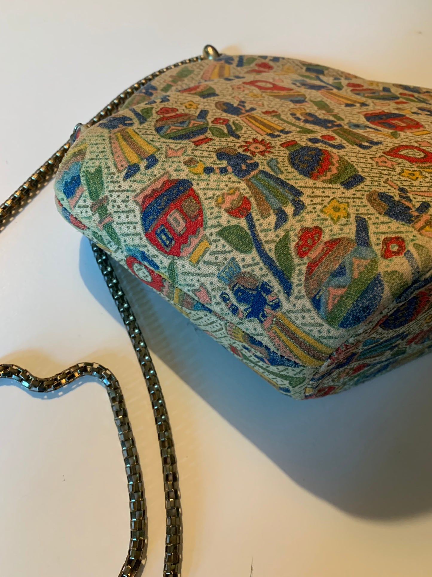 Egyptian Revival Print Fabric Covered Handbag Kiss Lock Chain Strap circa 1940s