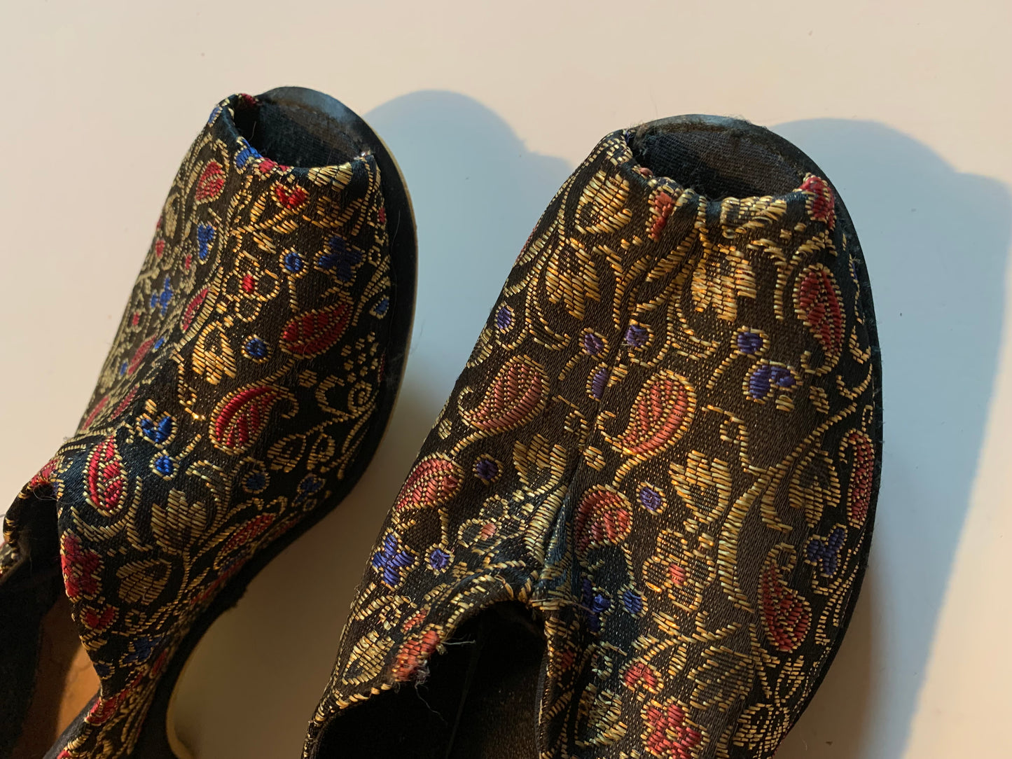 Black Low Heel Peeptoe Metallic Boudoir Slippers Shoes circa 1940s 6.5