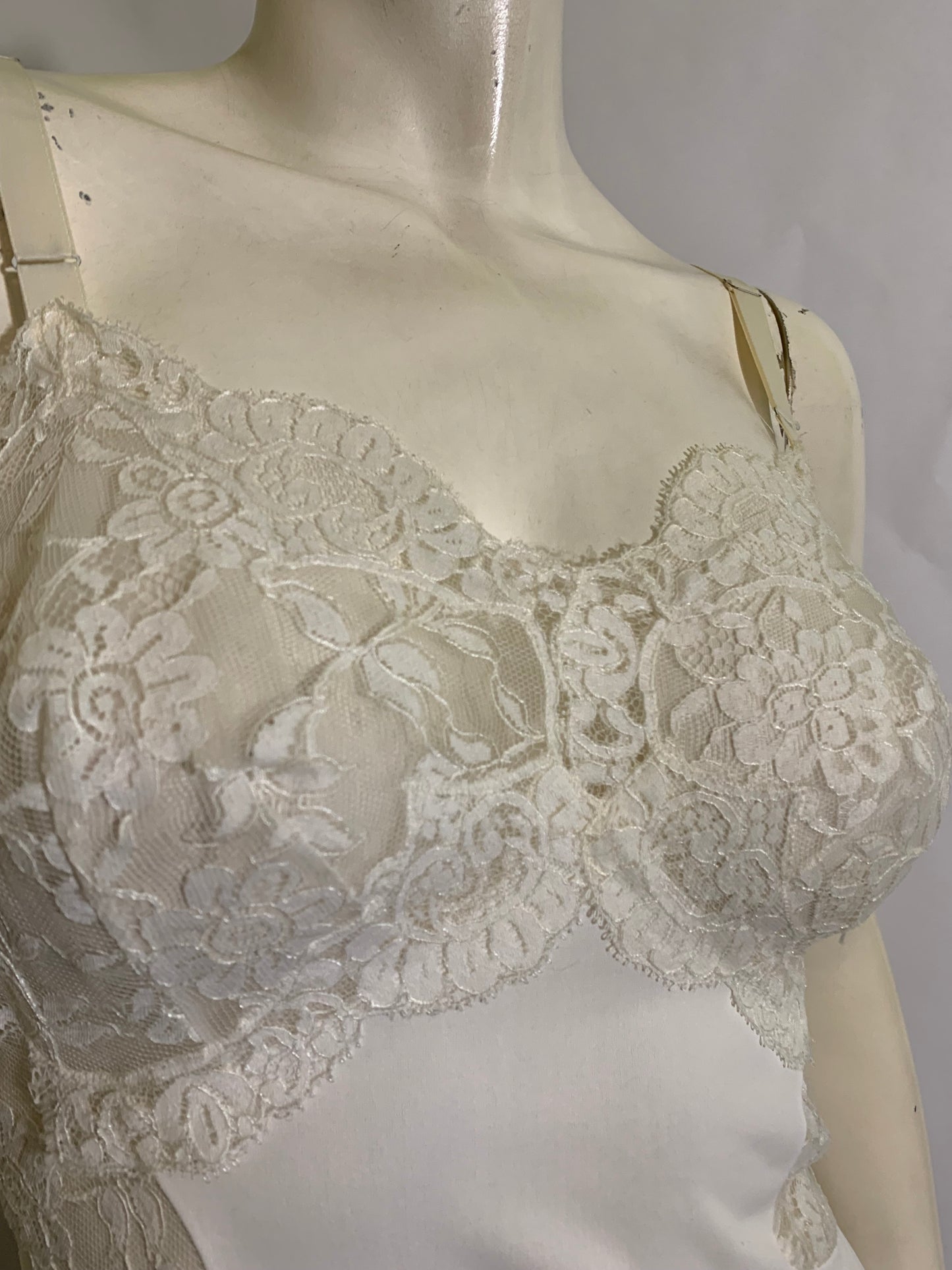 White Nylon Full Slip WIth Lace Cups and Sides circa 1960s 34