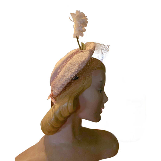 Jaunty Daisy Topped Sisal Hat with Netting circa 1940s
