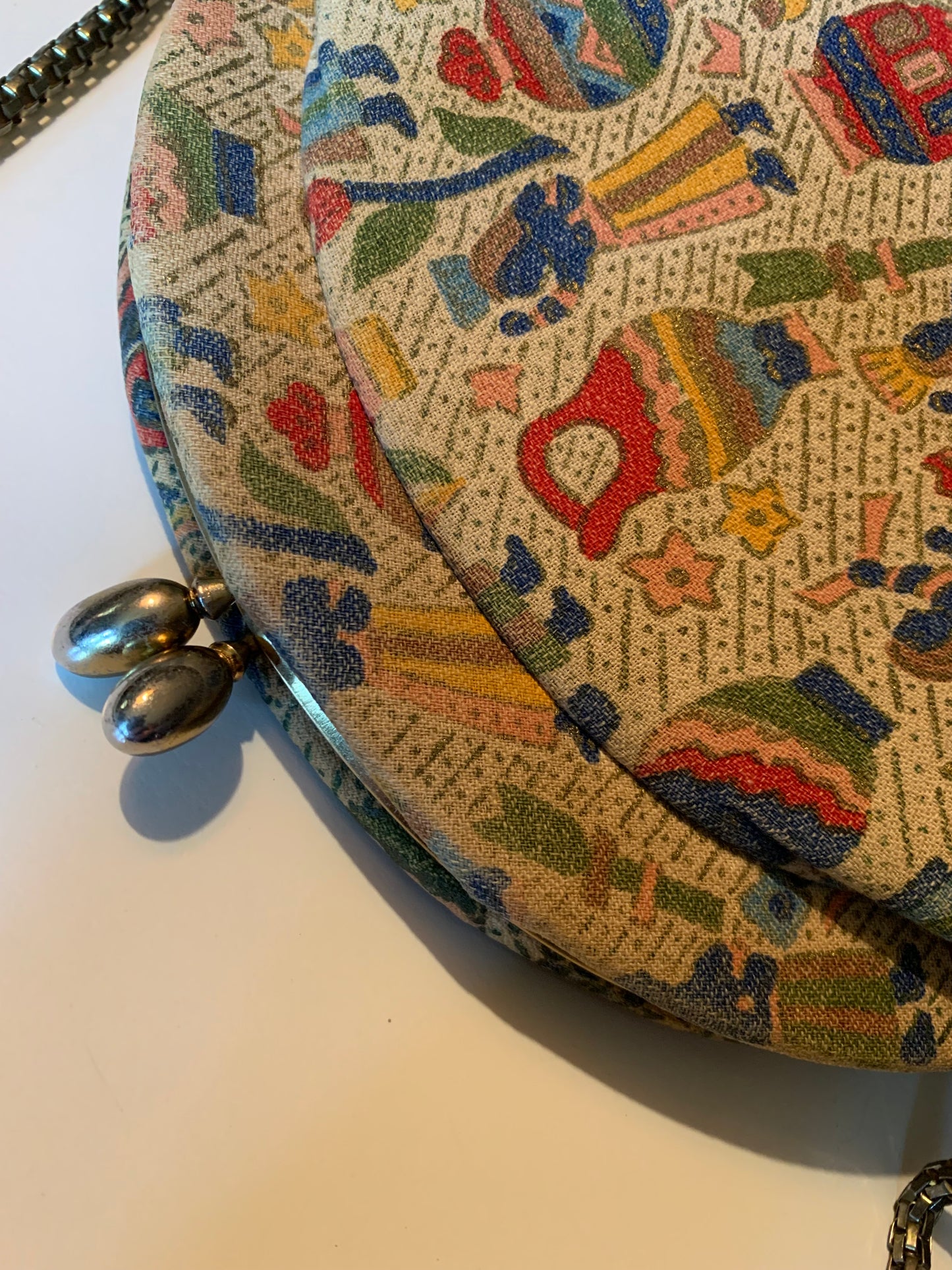 Egyptian Revival Print Fabric Covered Handbag Kiss Lock Chain Strap circa 1940s