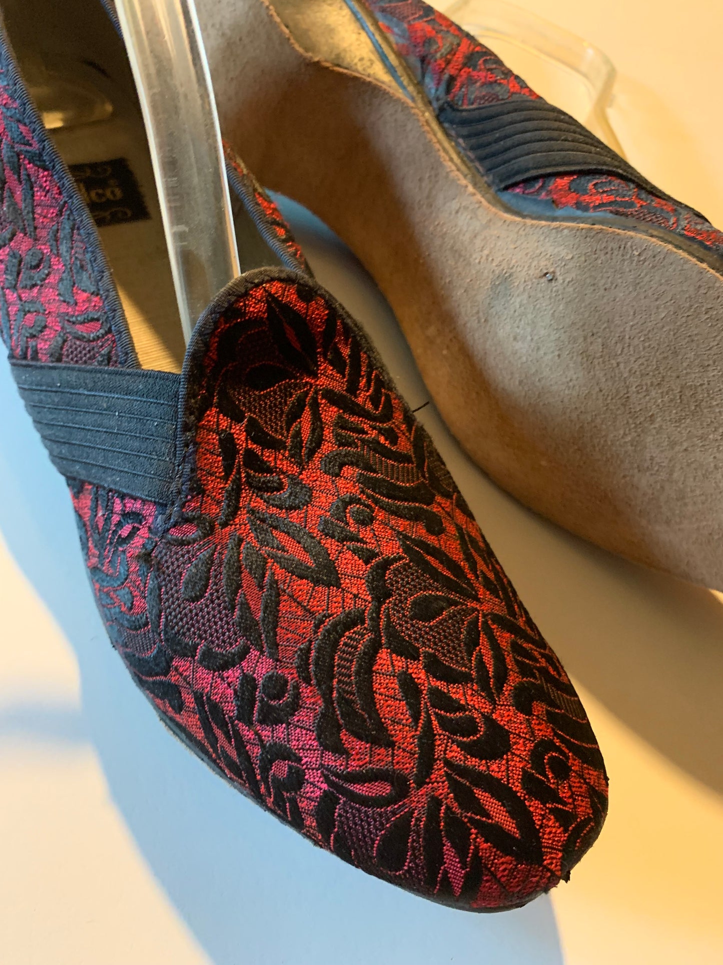 Black and Red Satin Brocade Bedroom Slippers circa 1950s US 10N