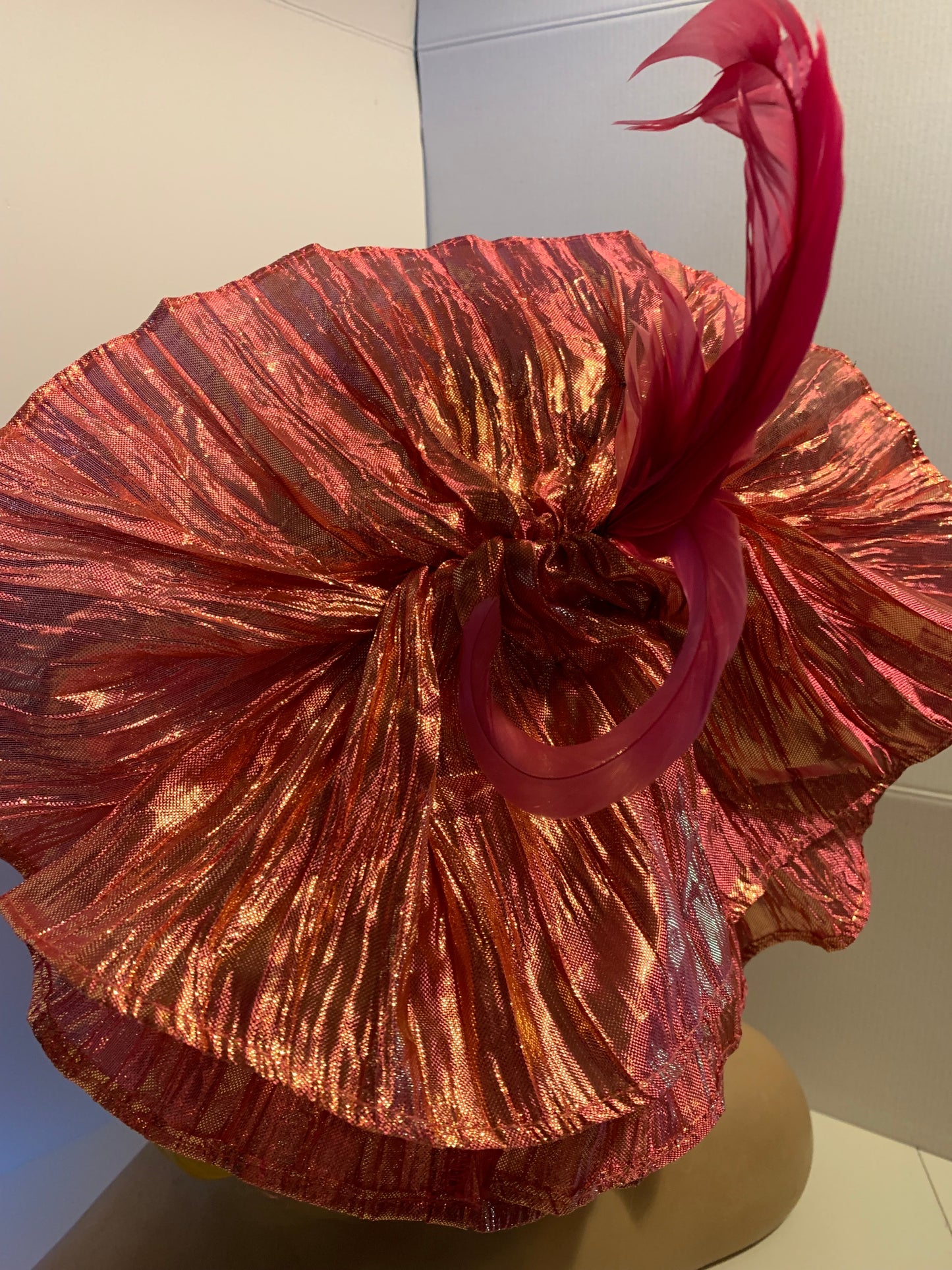 Limelight Reimagined 1930s Gold Metallic Hat with Iridescent Pink Fan Pleats and Feathers