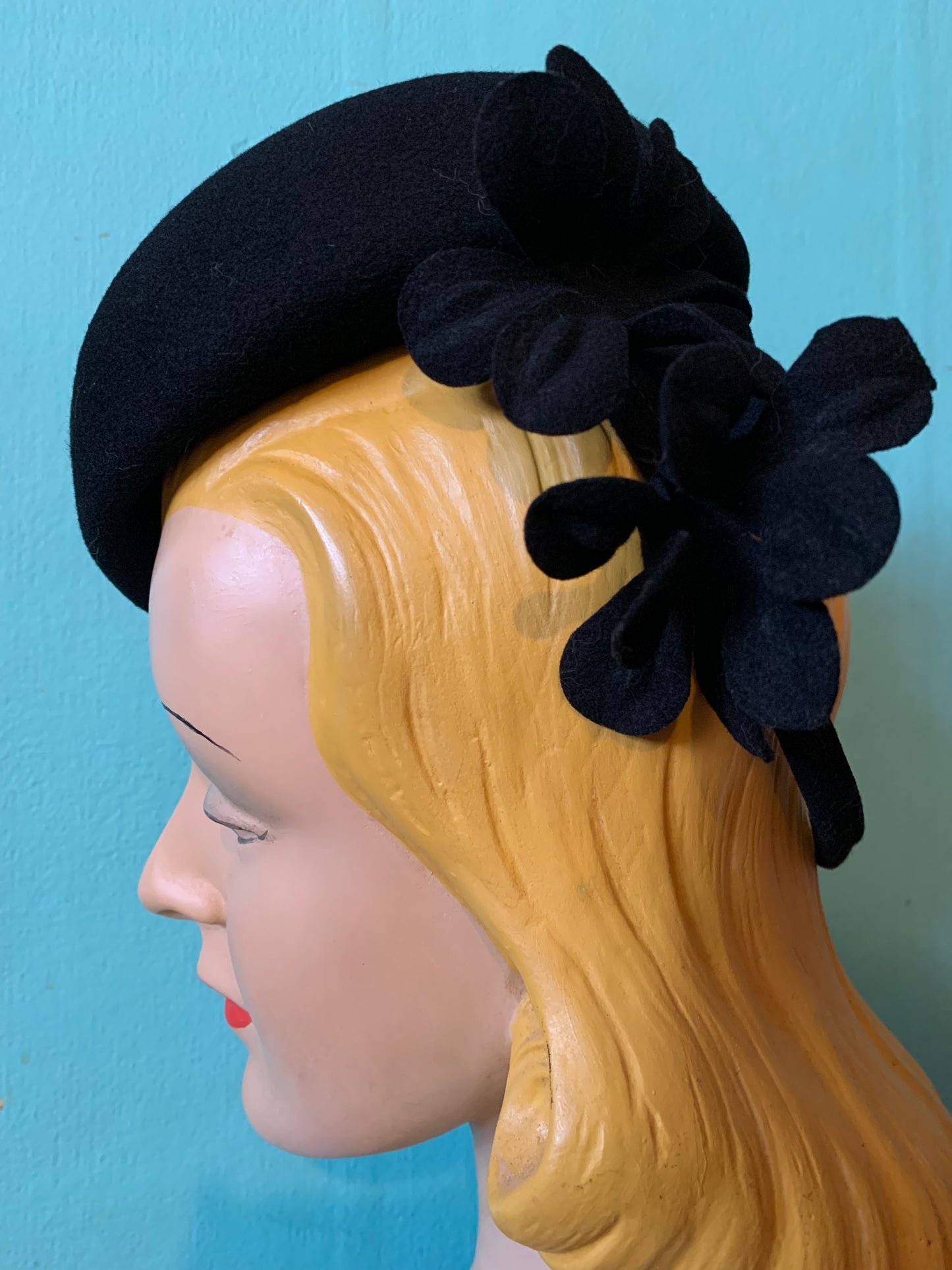 Black Cutwork Flower Trimmed Donut Tilt Hat circa 1940s