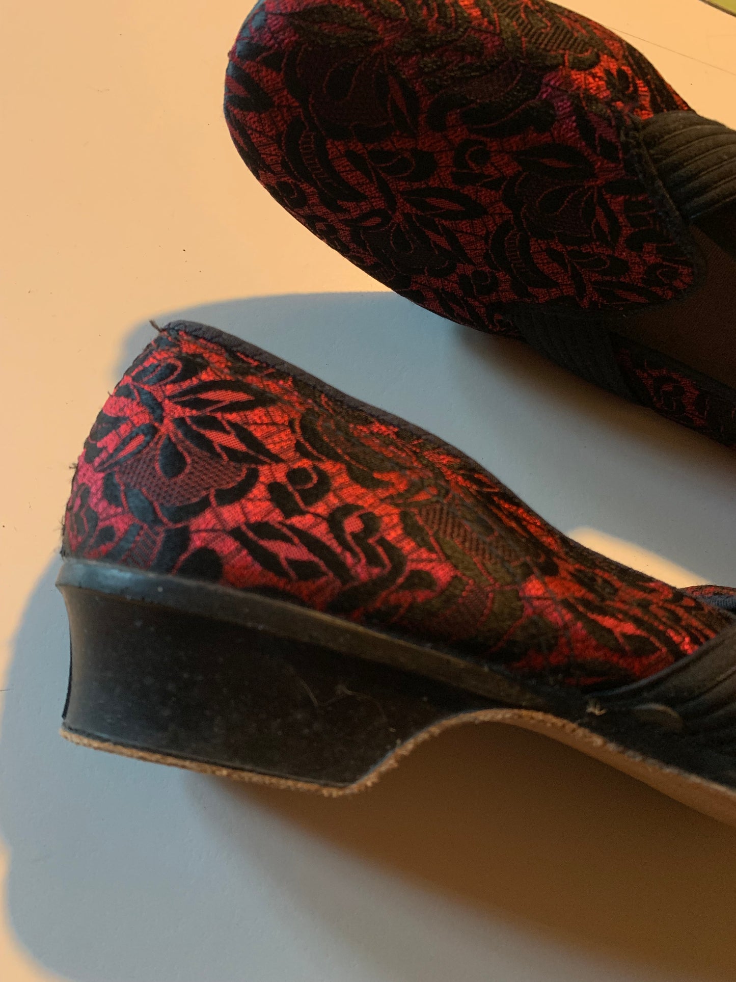 Black and Red Satin Brocade Bedroom Slippers circa 1950s US 10N