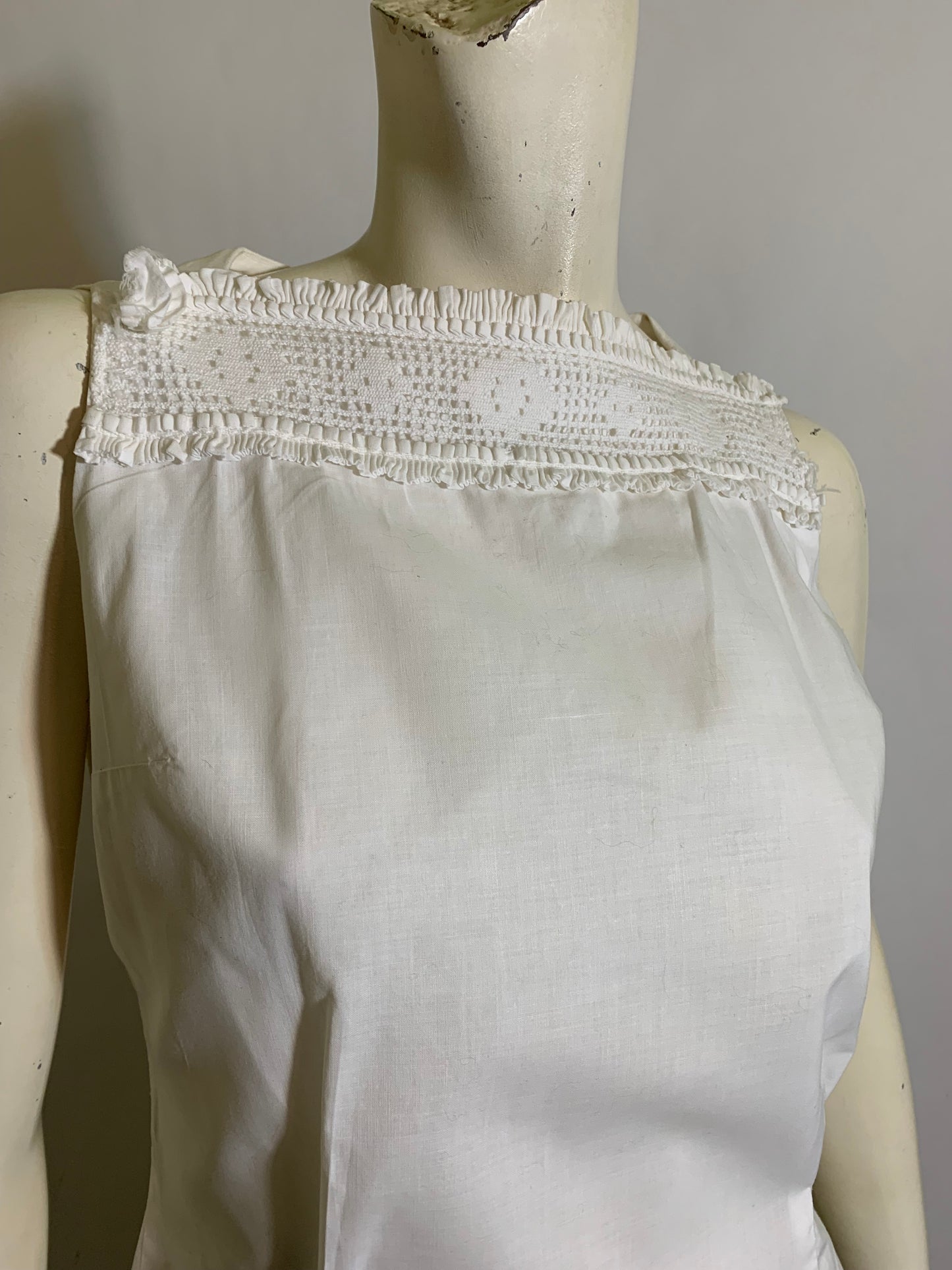 Lace Trimmed Sleeveless White Cotton Blouse circa 1960s