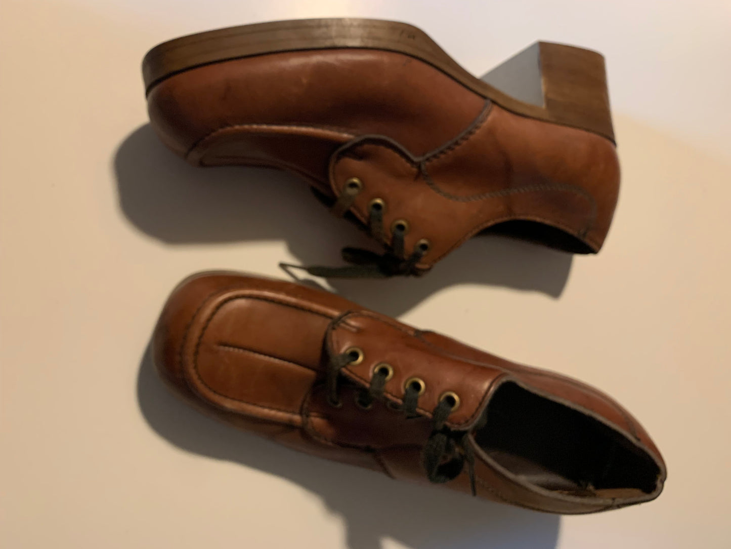 Men's Chunky Heeled Leather Loafer Shoes circa 1970s US 8.5