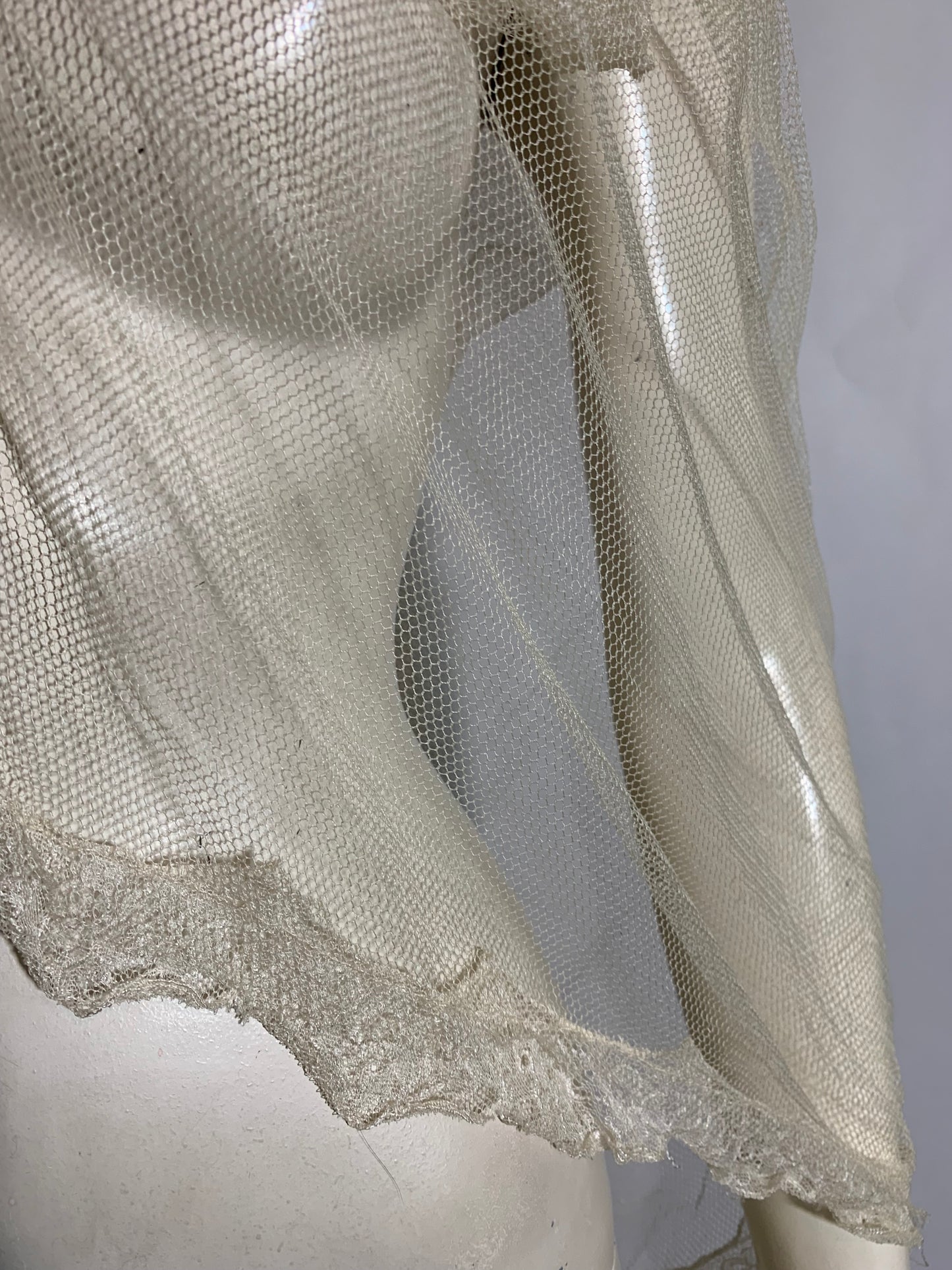 Lace Trimmed Mesh Bridal Veil or Wrap circa 1930s