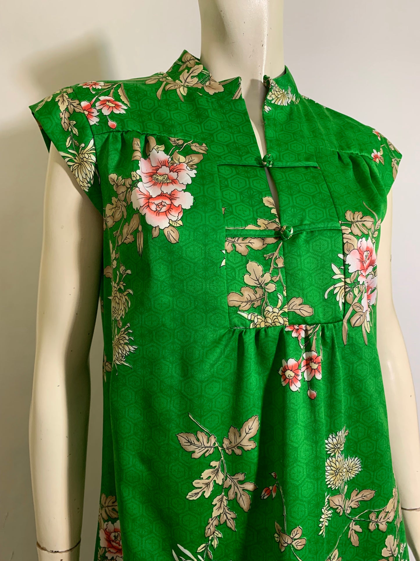 Dahlia Print Asian Inspired Green Sleeveless Maxi Dress circa 1970s