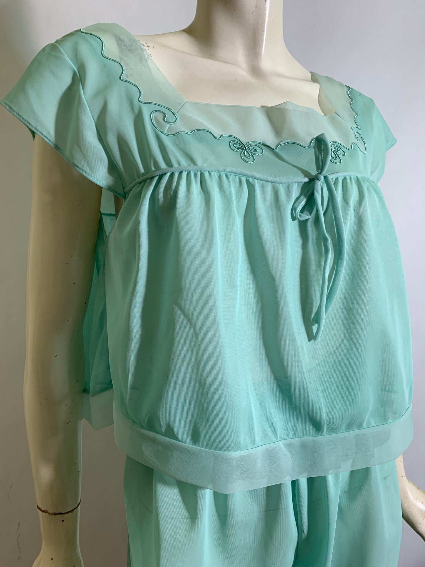 Minty Green Nylon 2 Pc Pajama Set Capri Pants Blouson Top circa 1960s