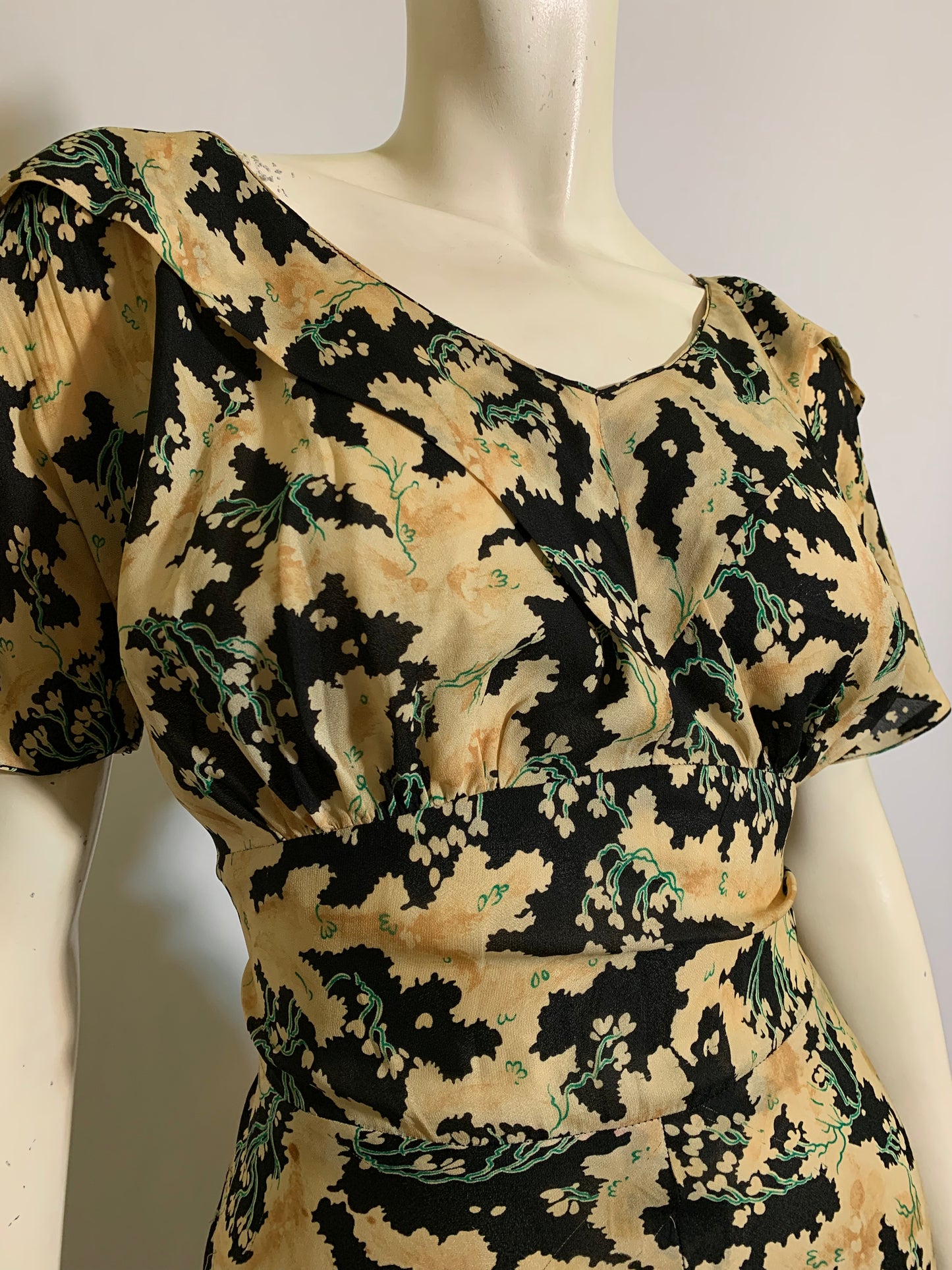 Asian Floral Print Silk Dress and Jacket Set with Bow Tie Collar circa 1930s