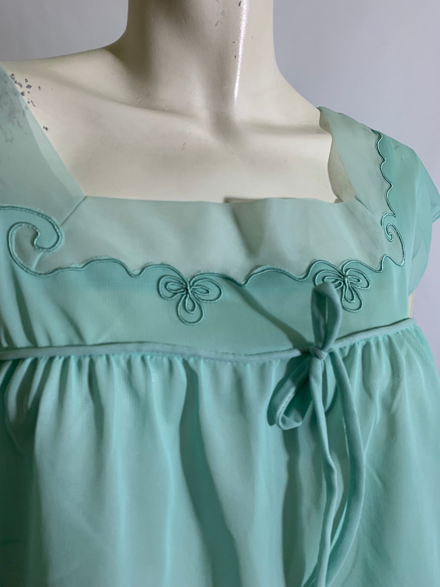 Minty Green Nylon 2 Pc Pajama Set Capri Pants Blouson Top circa 1960s
