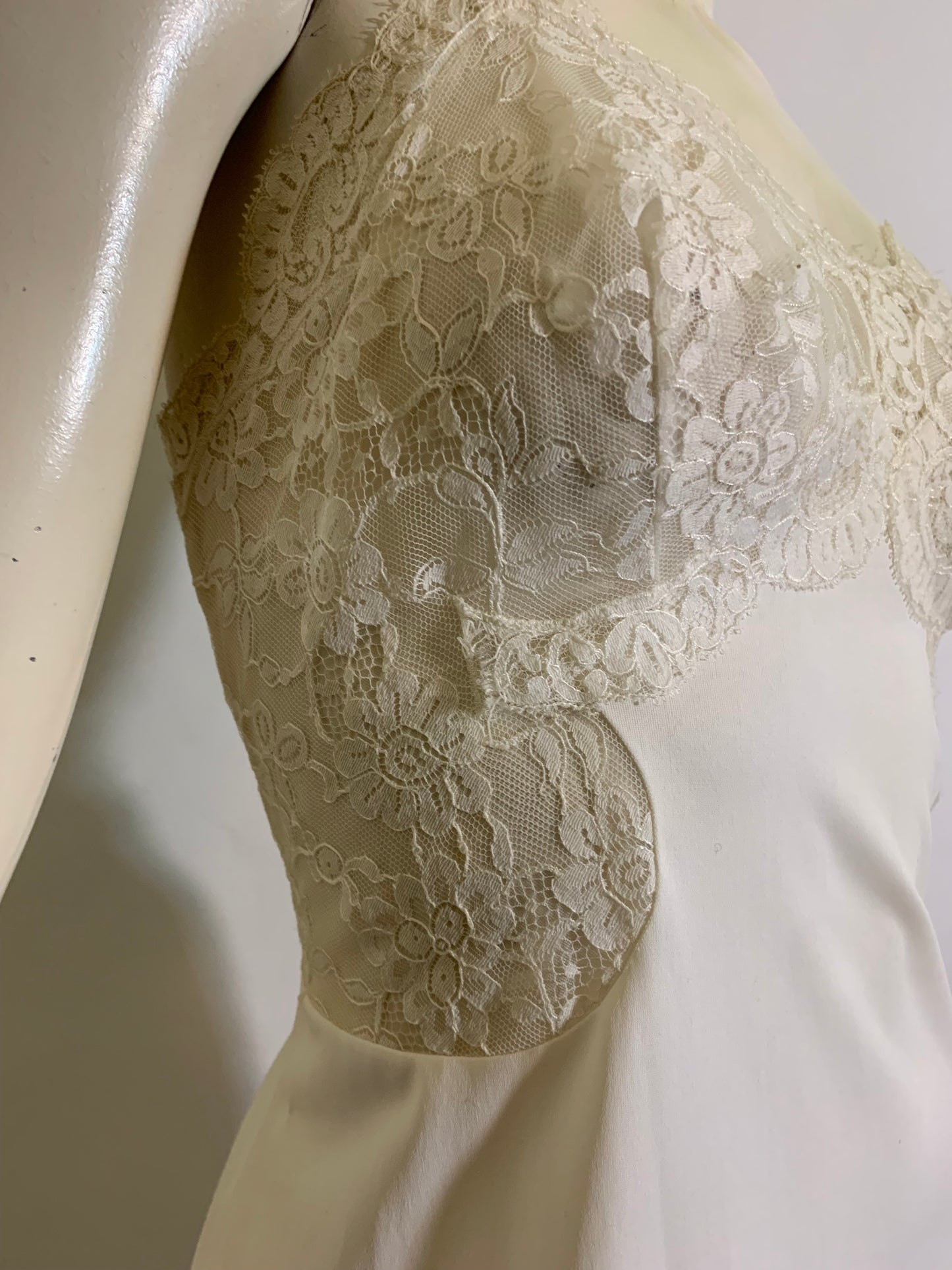 White Nylon Full Slip WIth Lace Cups and Sides circa 1960s 34