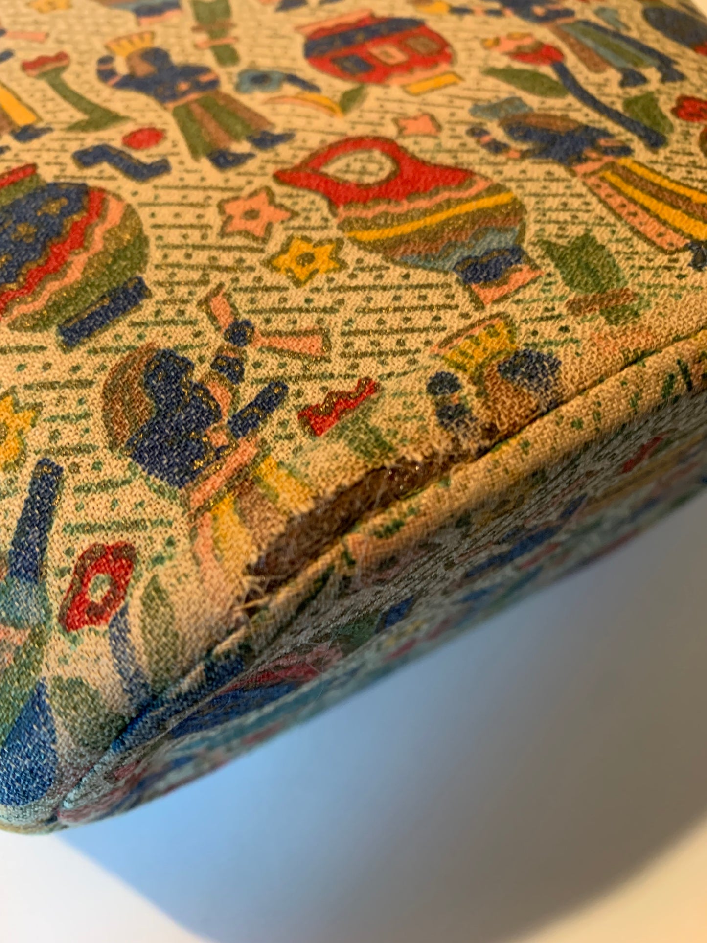 Egyptian Revival Print Fabric Covered Handbag Kiss Lock Chain Strap circa 1940s