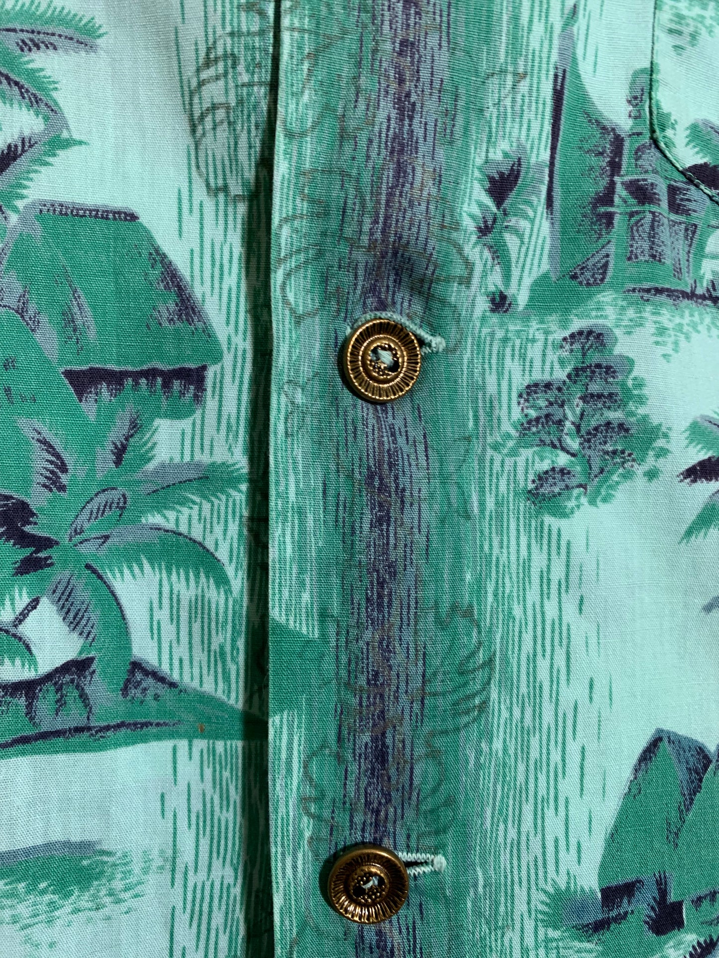 Hawaiian Print Men's Shirt Bronze Colored Buttons circa 1940s
