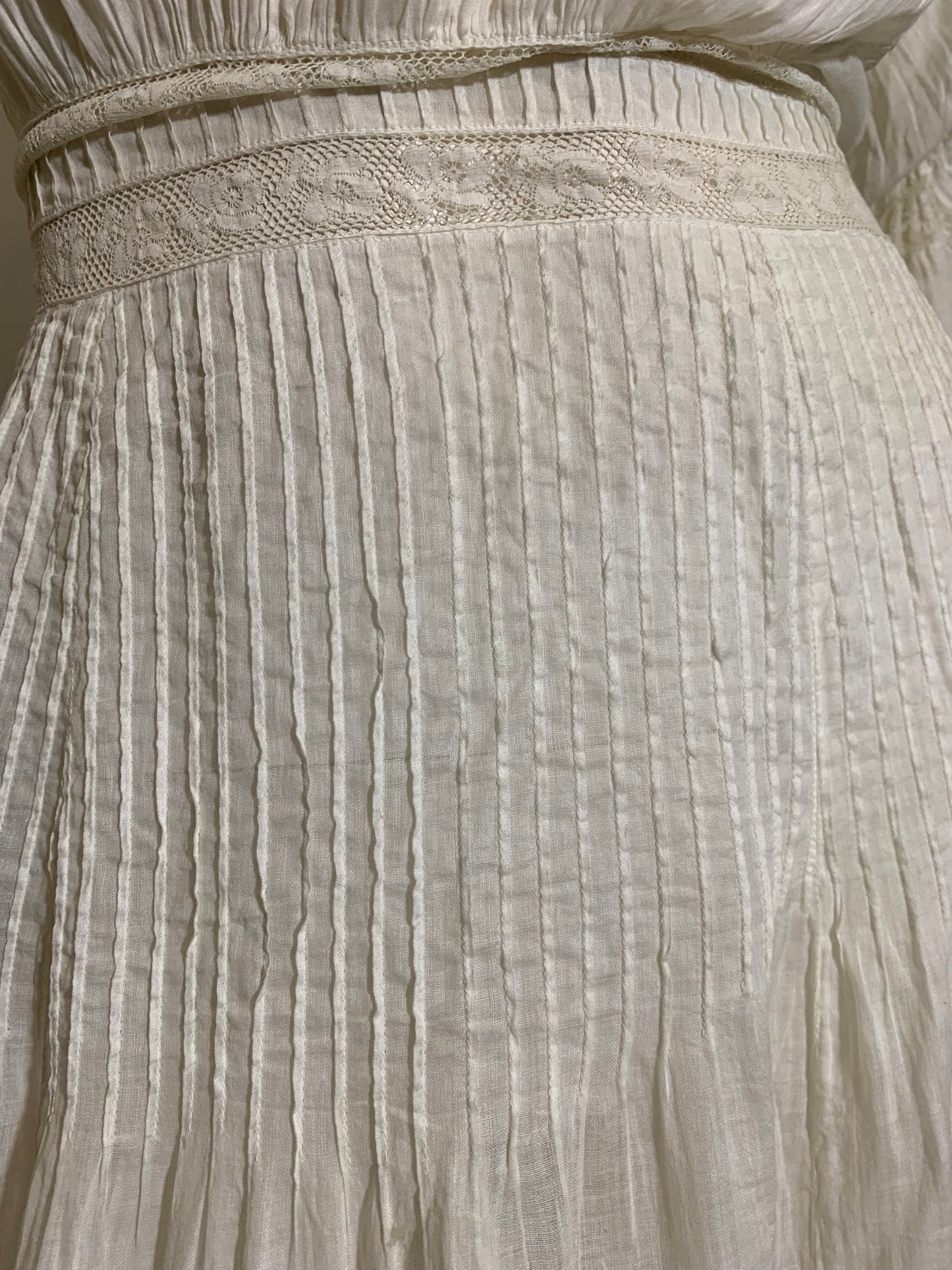 Sweet White Lawn Cotton Pin Tucked Lace Trimmed Garden Party Dress circa 1890s