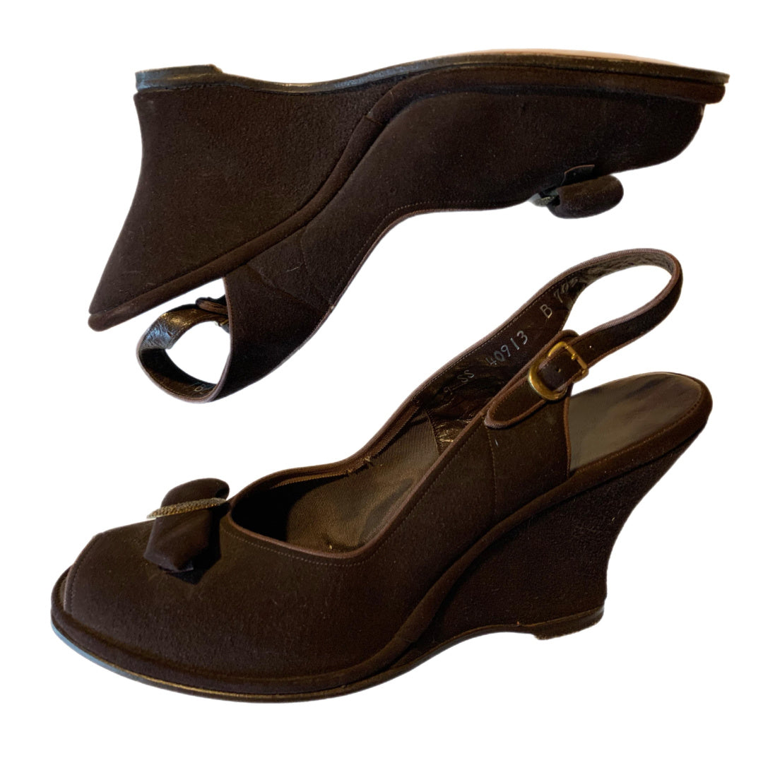 Deep Brown Suede Wedge Heel Peep Toe Shoes w/ Metal Accent circa 1940s 7 avg