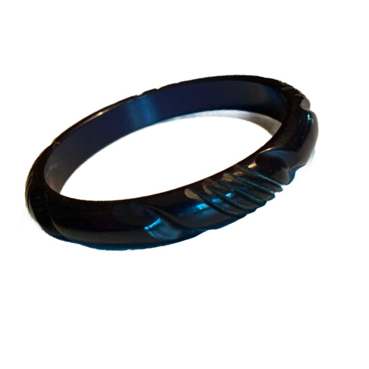Midnight Black Carved Bakelite Bangle Bracelet circa 1940s