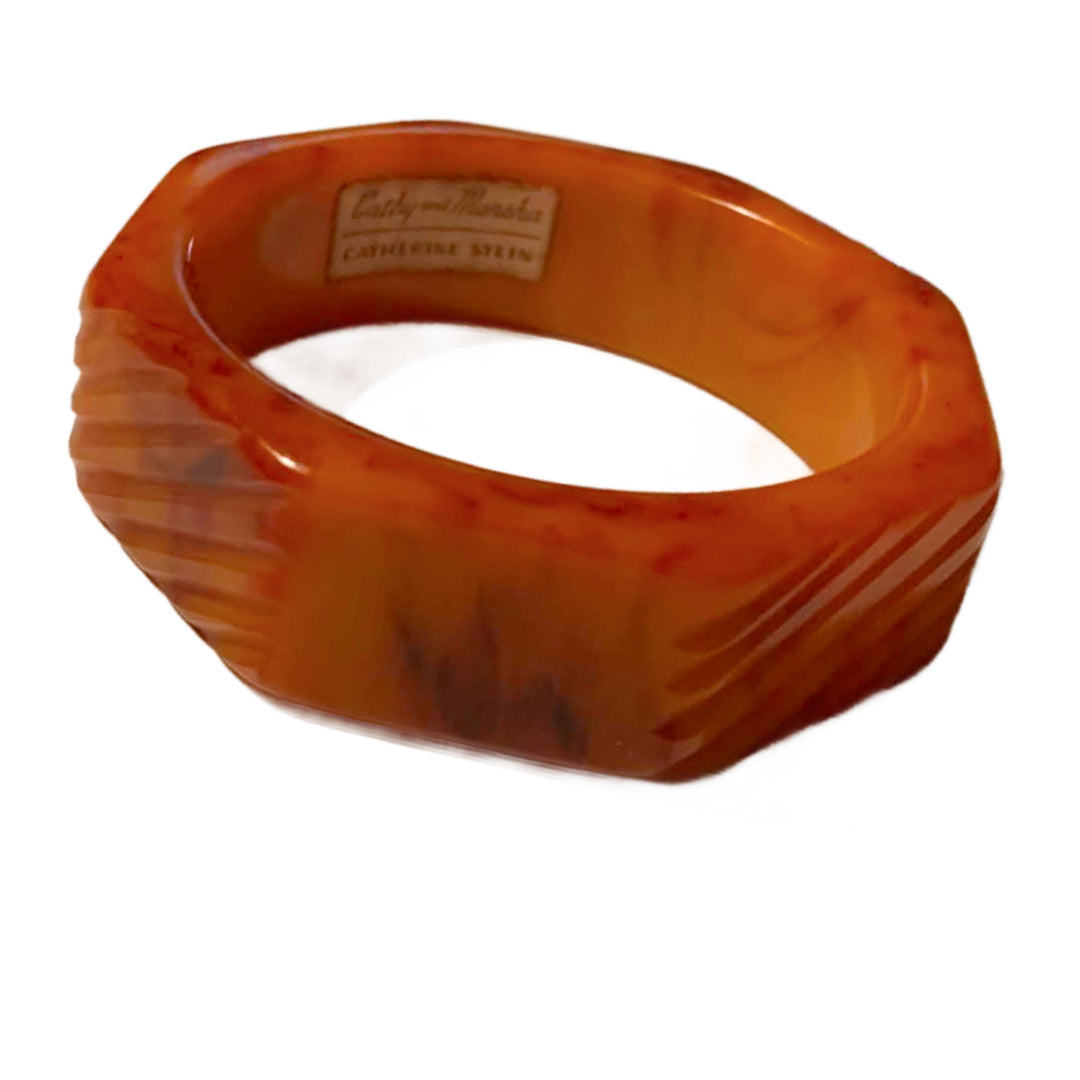 Fiery Burnt Orange Carved and Beveled Bakelite Bangle Bracelet circa 1940s