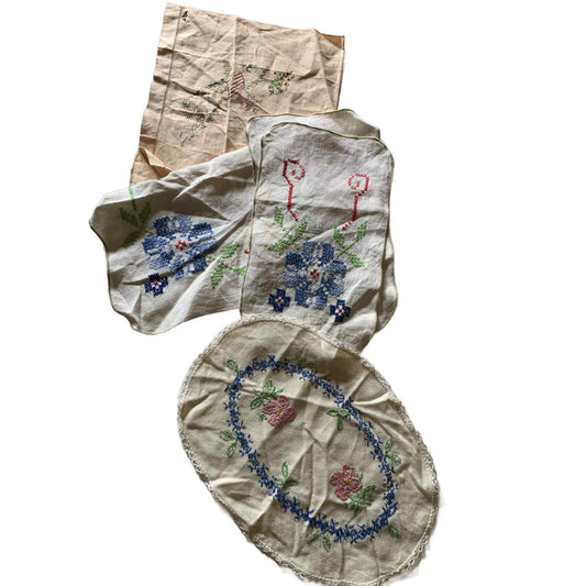 Lot Embroidered Cotton Linens circa 1940s
