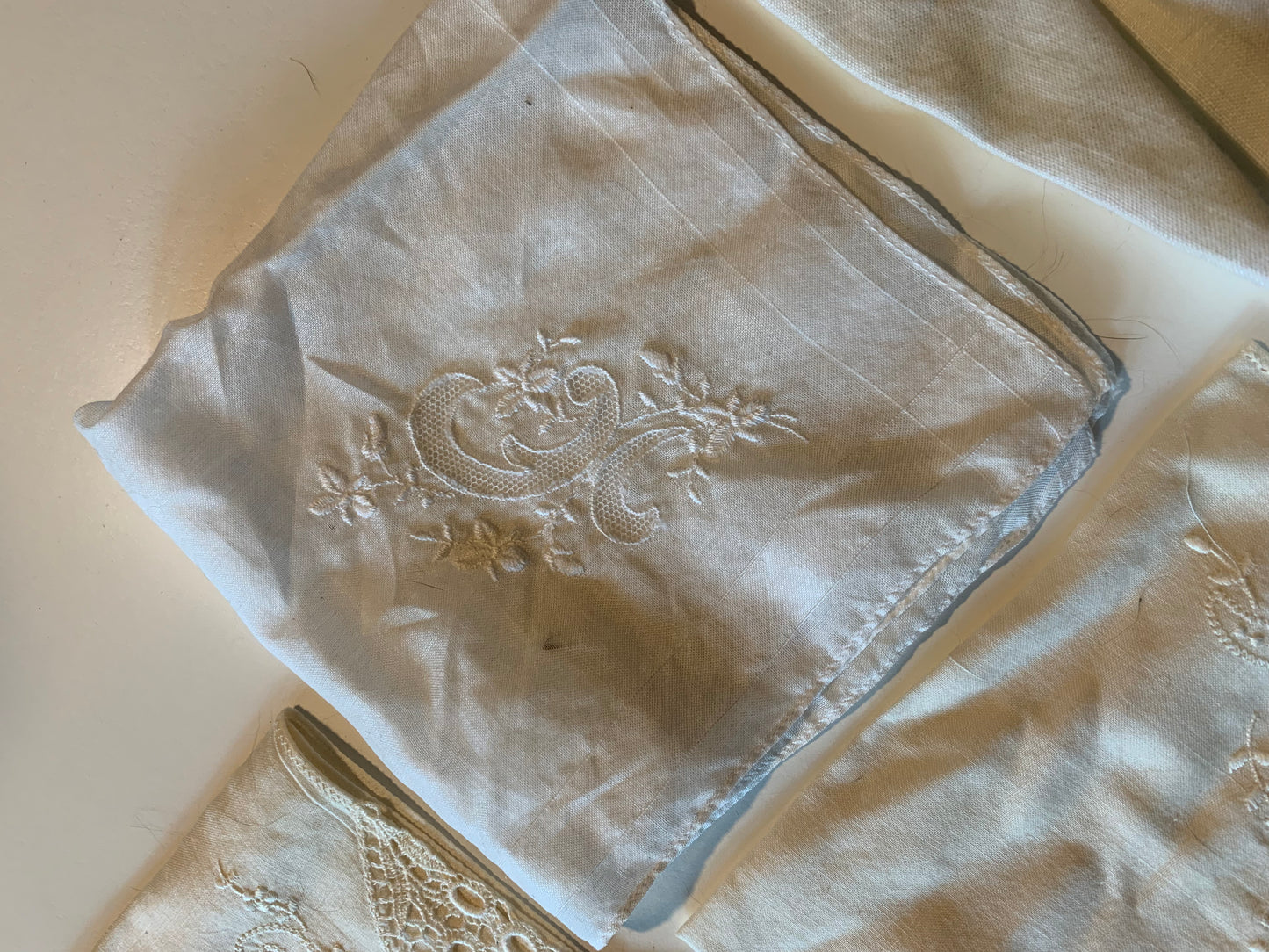 Lot 5 White Lace Trimmed Handkerchiefs circa 1940s