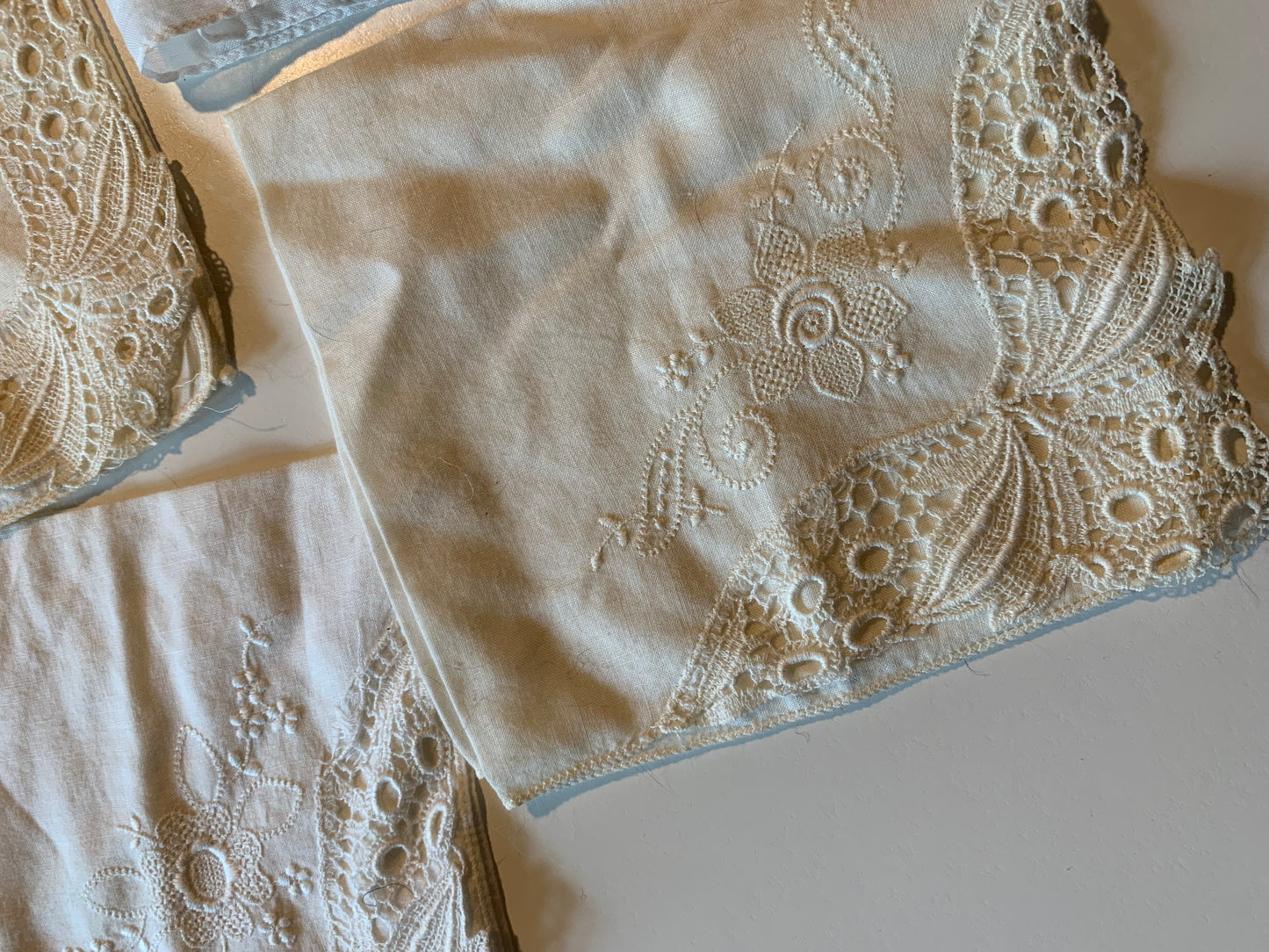 Lot 5 White Lace Trimmed Handkerchiefs circa 1940s