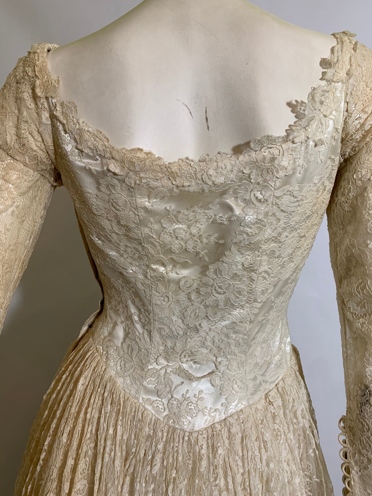 Chantilly Lace Wedding Dress circa 1940s