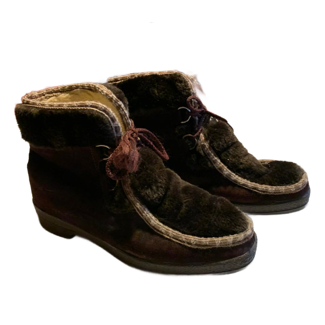 Brown Suede Aprés Ski Boots circa 1960s